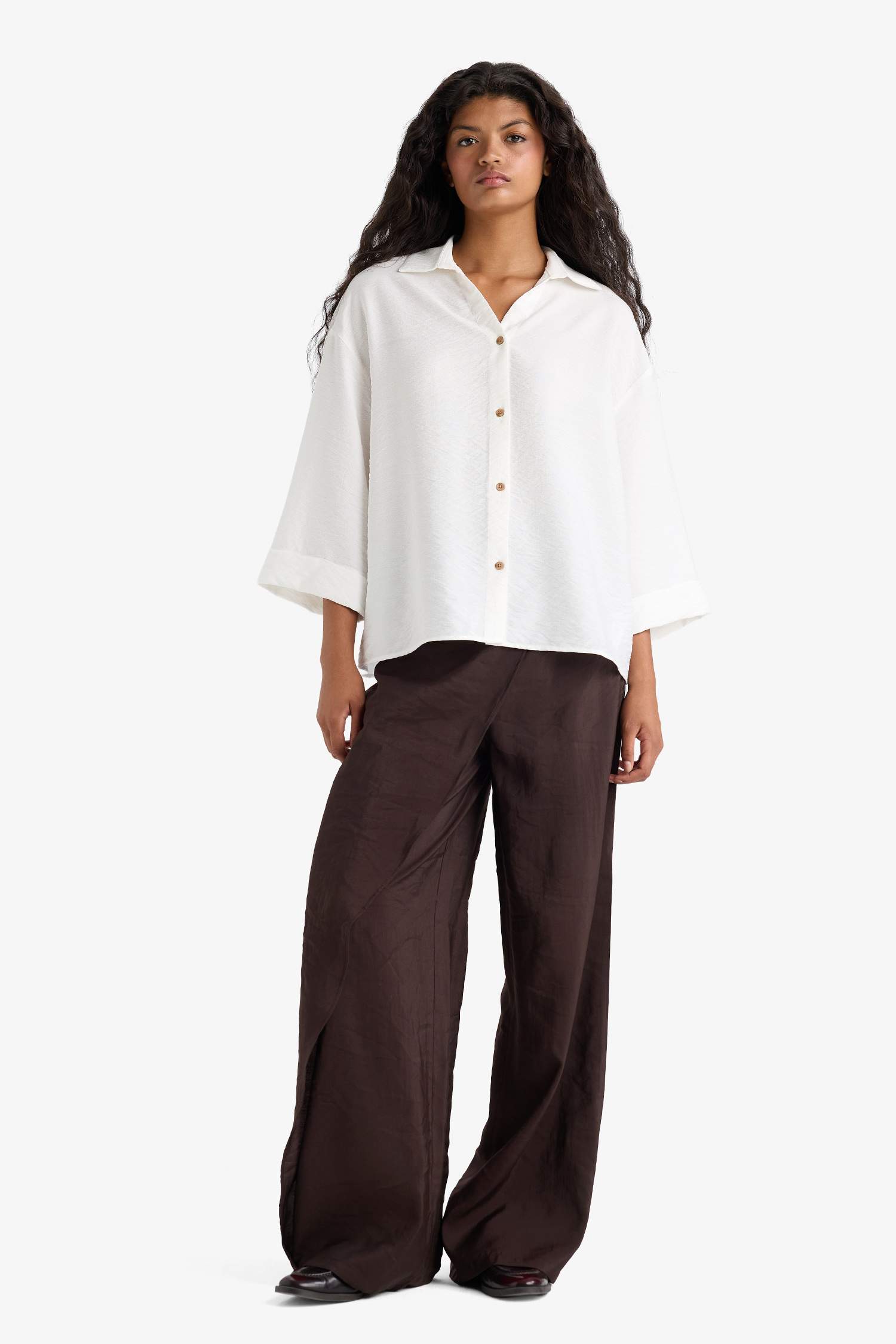 قميص كم طويل بياقة عريضة