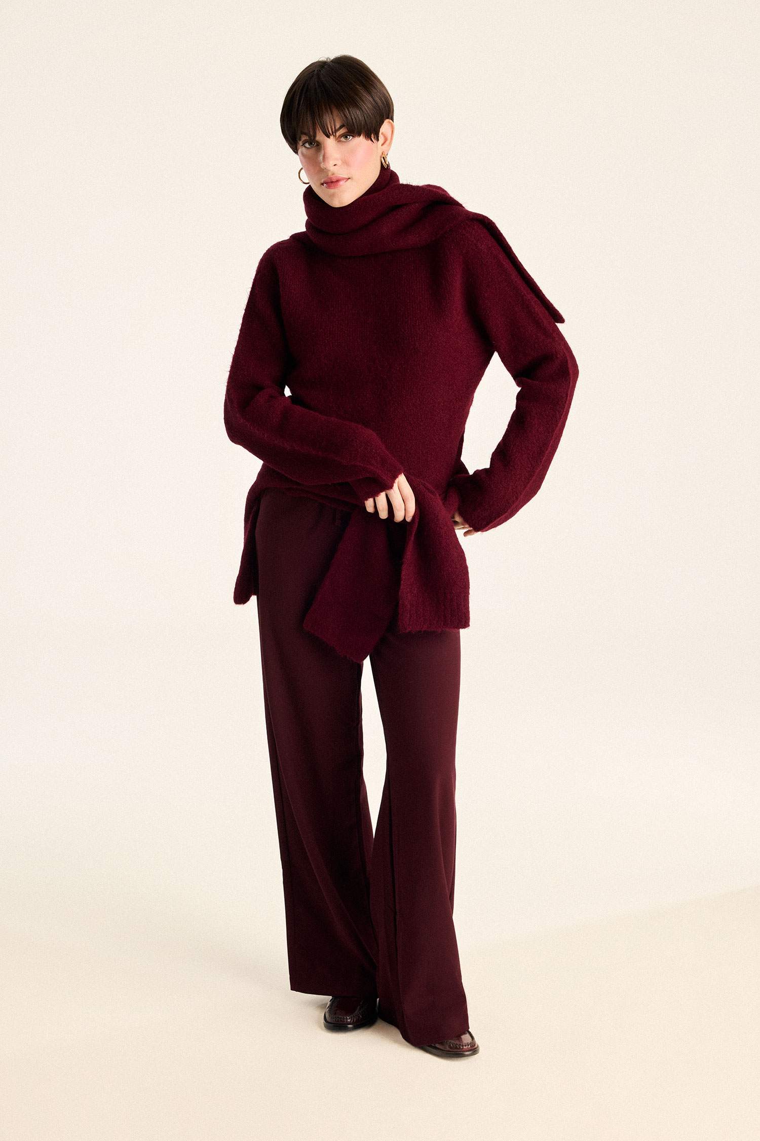 بلوز صوف قصة عادية بنص ياخة مدورة