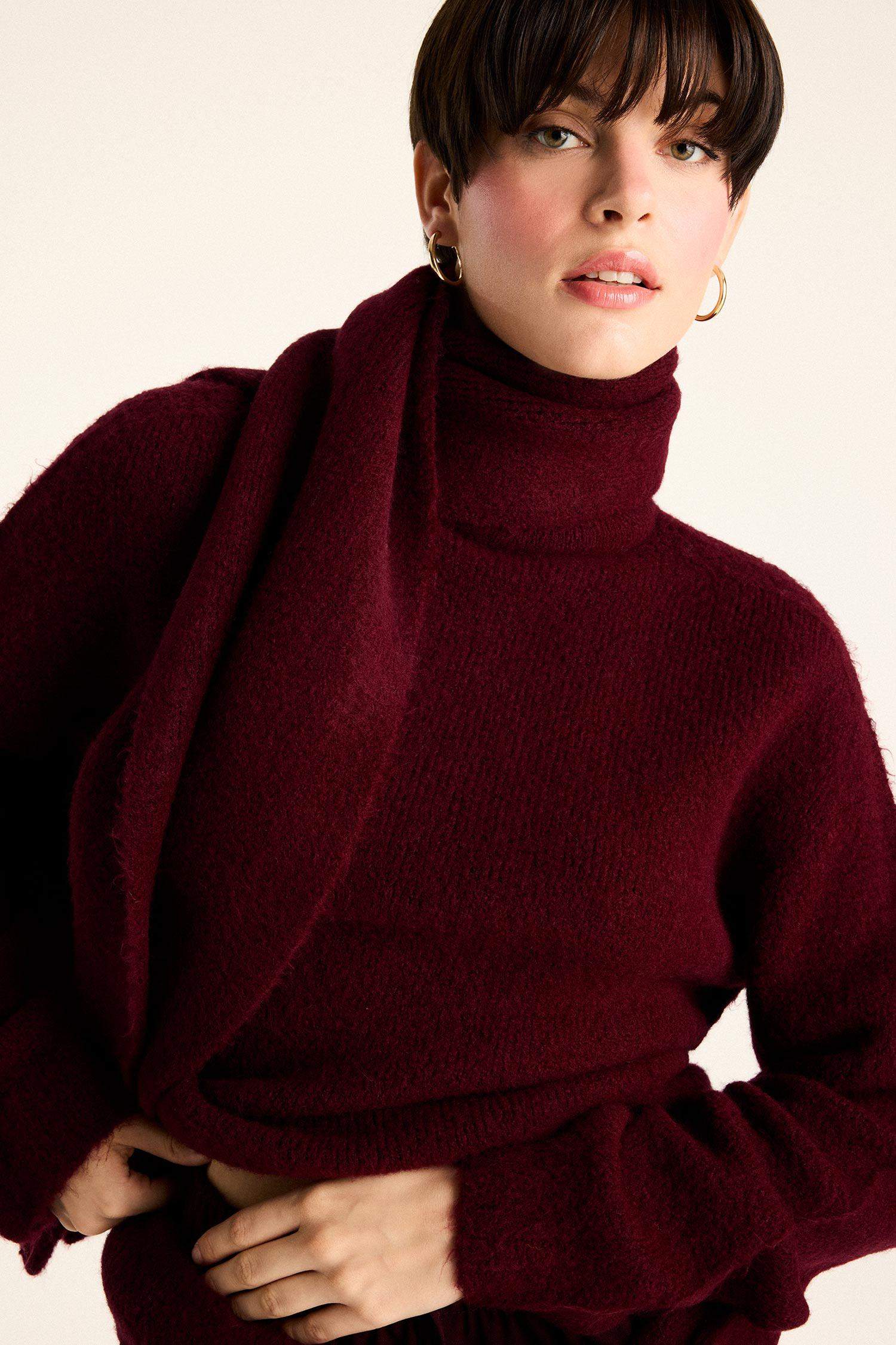 بلوز صوف قصة عادية بنص ياخة مدورة