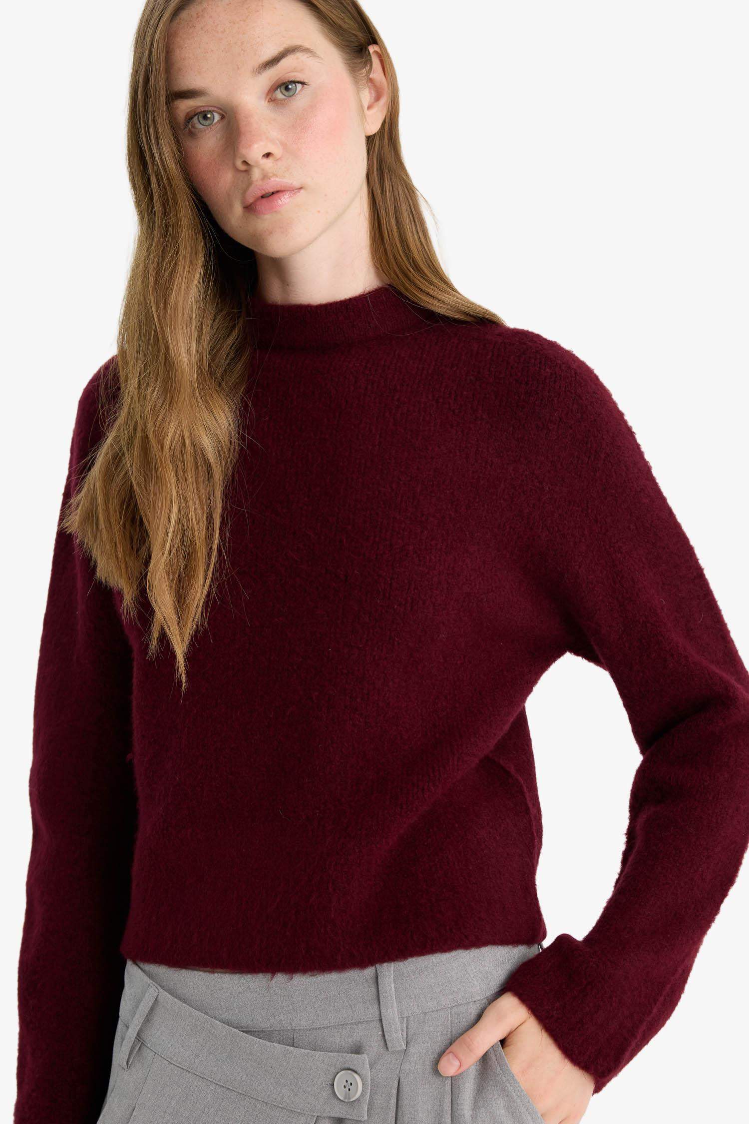 بلوز صوف قصة عادية بنص ياخة مدورة