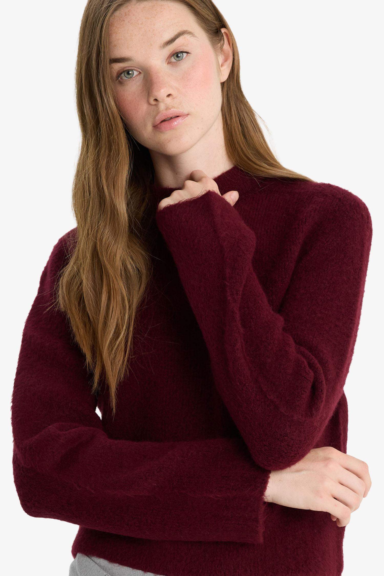 بلوز صوف قصة عادية بنص ياخة مدورة