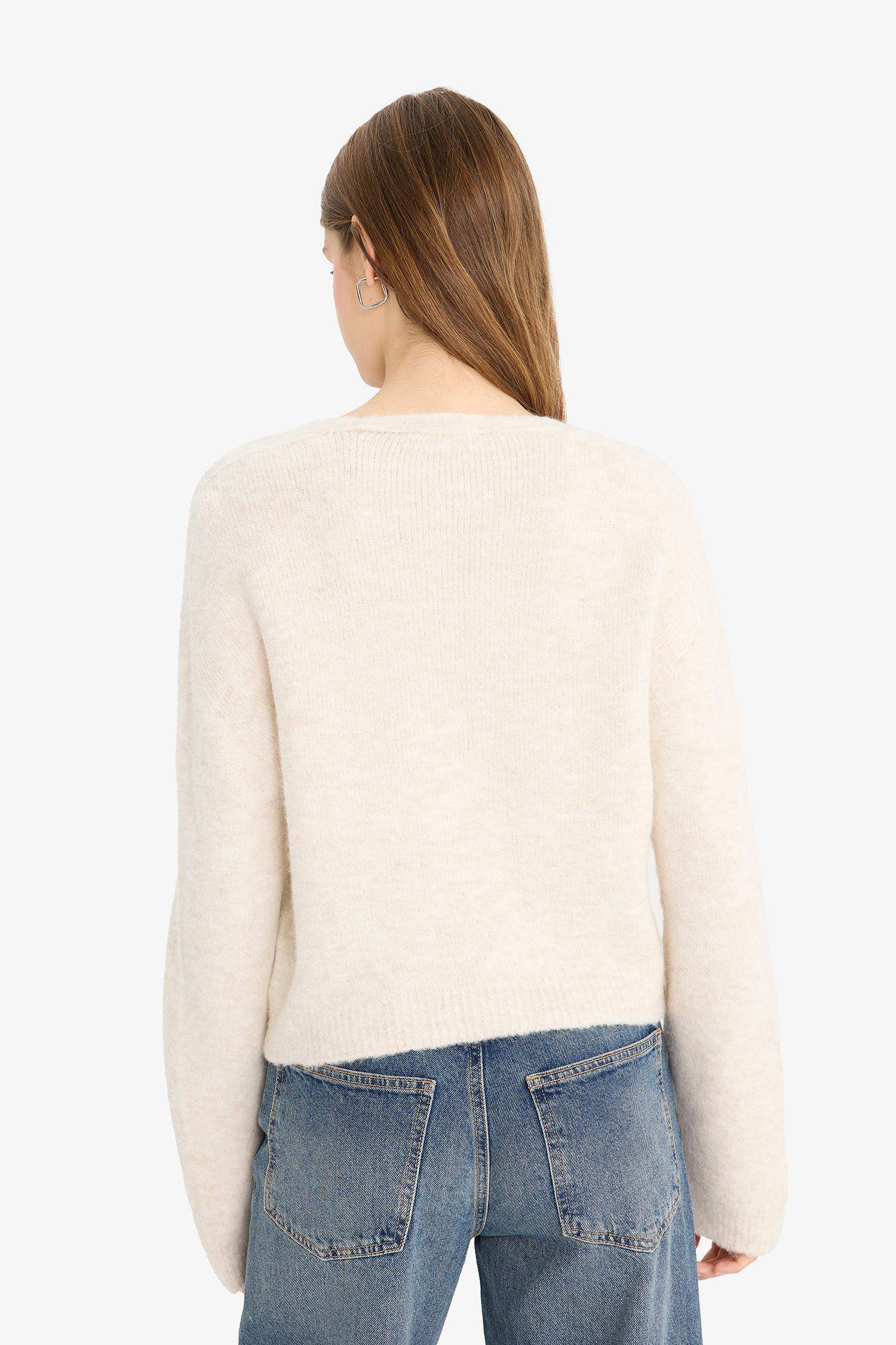 V Yaka Yumuşak Dokulu Dikişsiz Triko Kazak