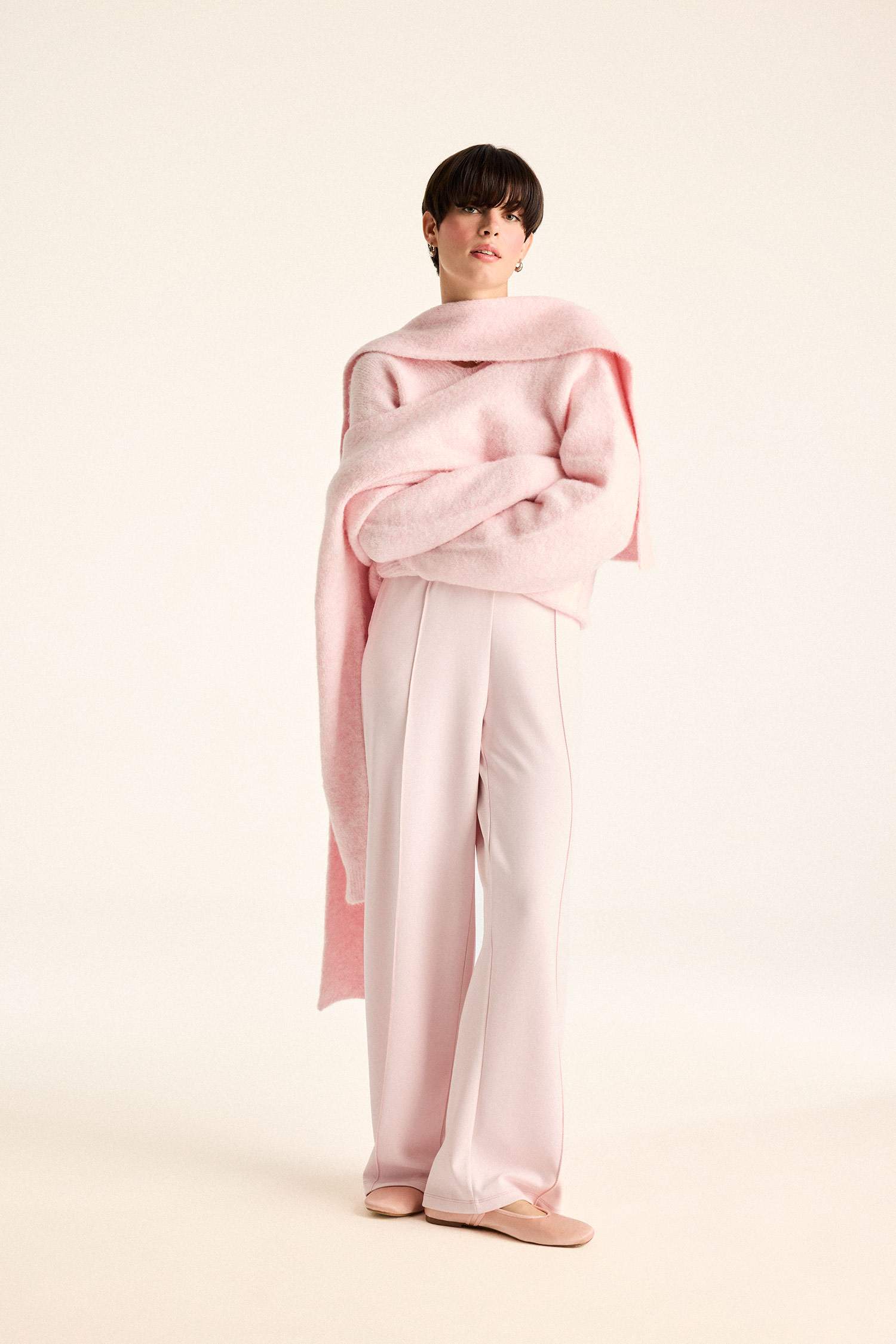 V Yaka Yumuşak Dokulu Dikişsiz Triko Kazak