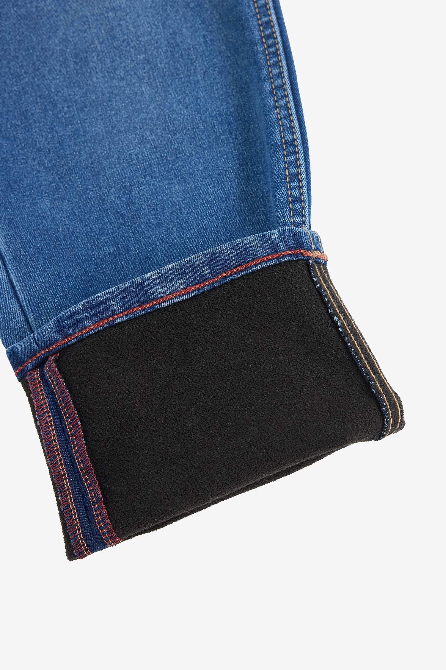 بنطلون جينز بقصة عادية تايبرد فيت