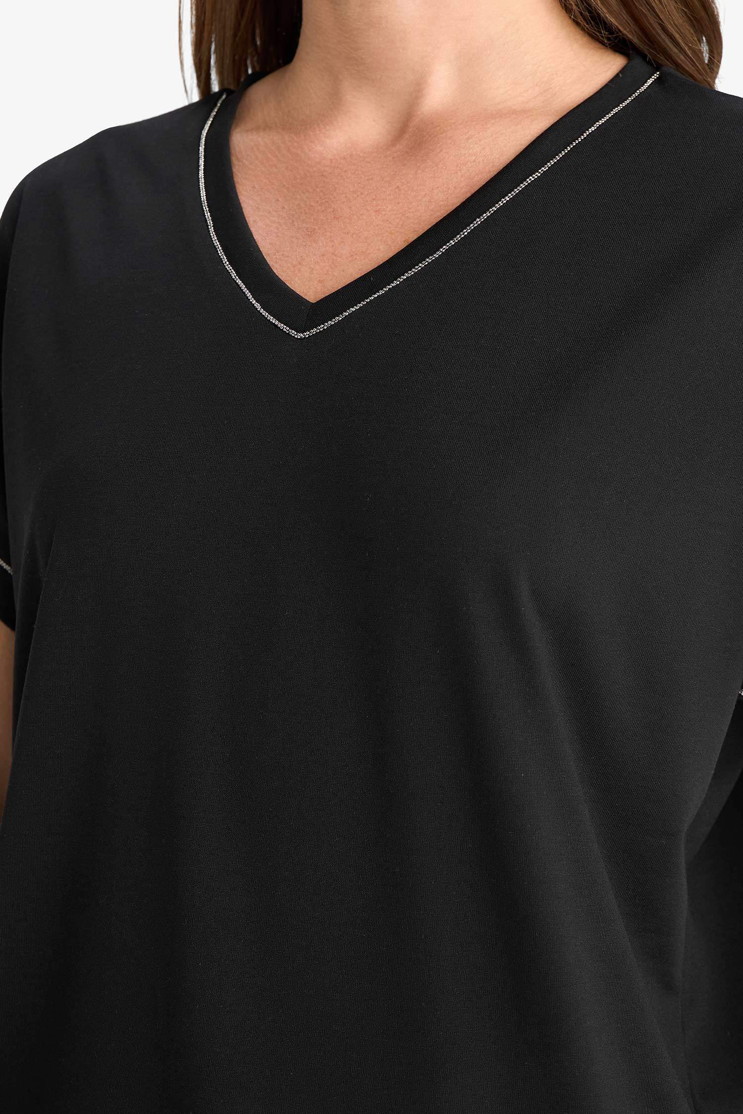 V Yaka Basic Düz Kısa Kollu Tişört