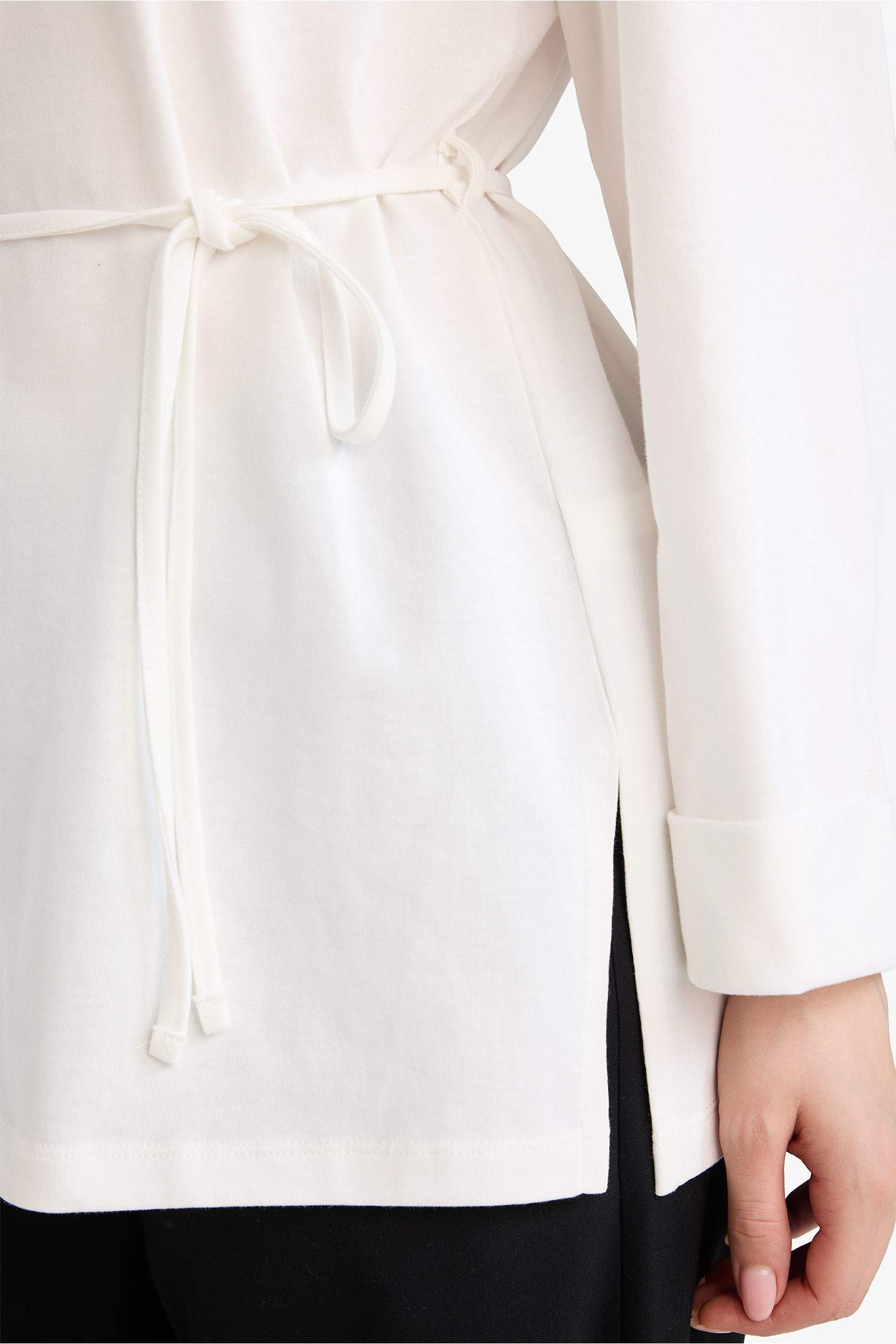 بلوز قصة فضفاضة بياخة مستديرة