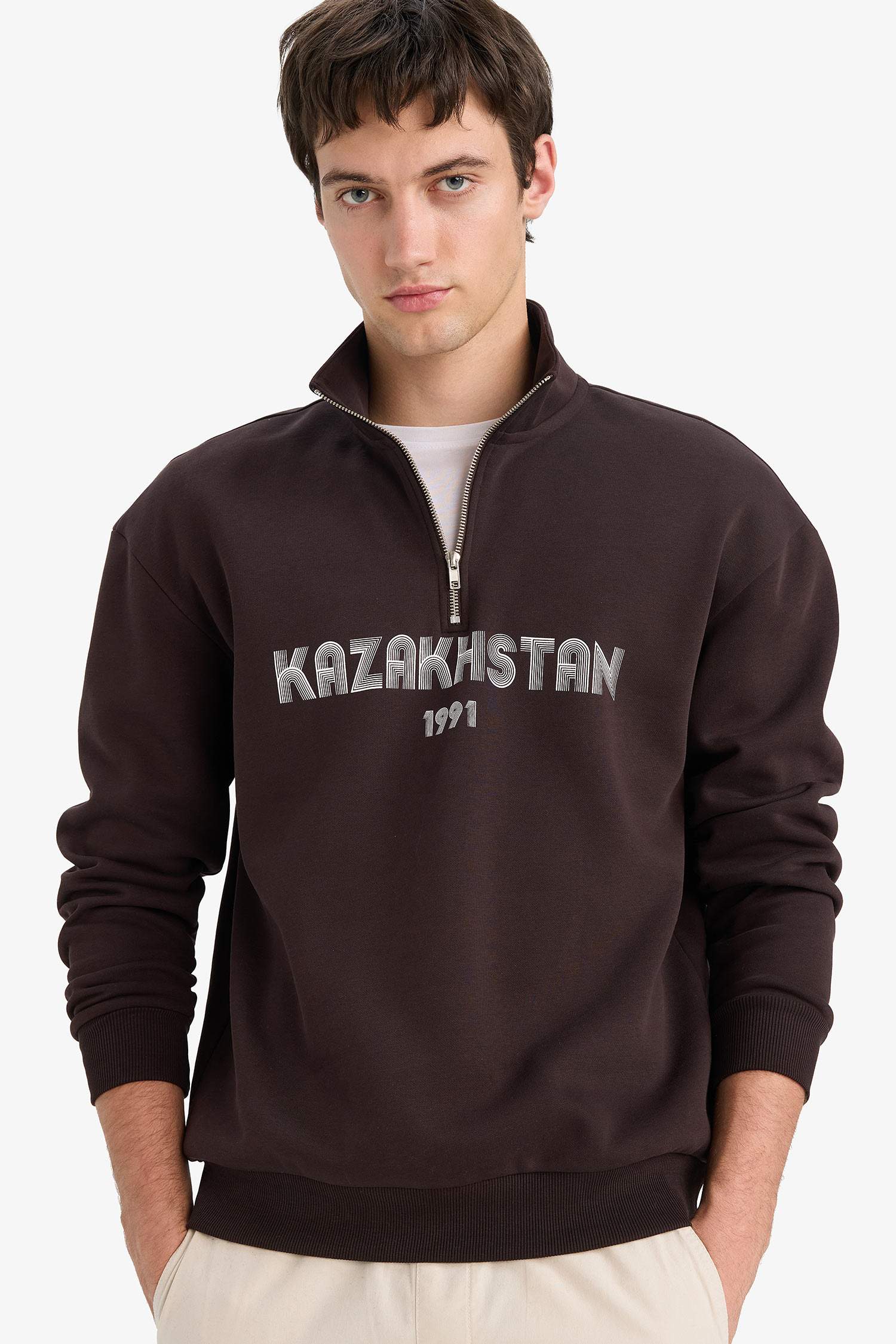 Свитшот с высоким воротником и принтом свободного кроя