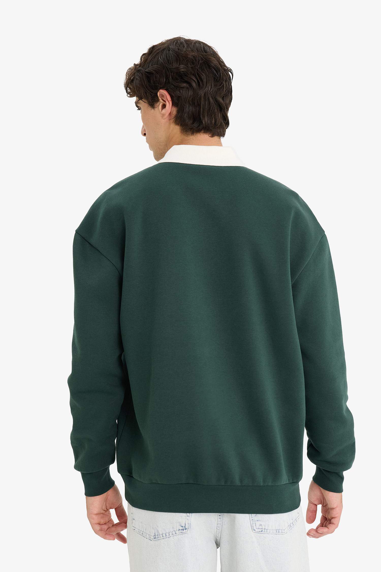 Укороченный свитшот с поло-воротником и принтом