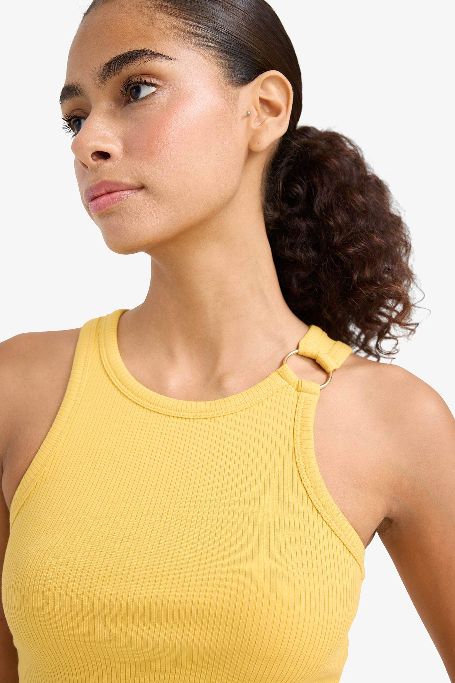 ديباردور مضلع سليم فيت برقبة مستديرة