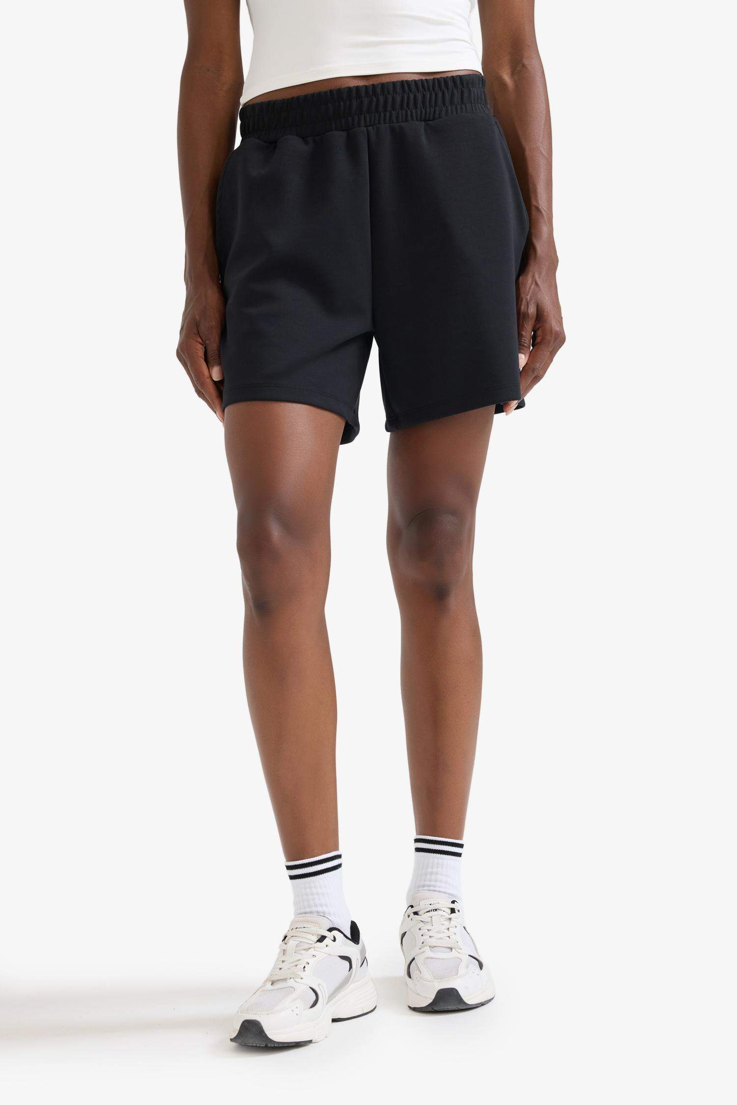 شورت رياضي قصير قصة عادية من DeFactoFit