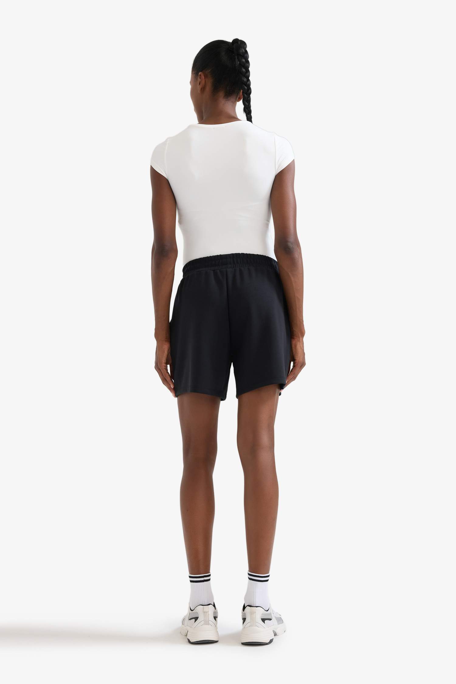 شورت رياضي قصير قصة عادية من DeFactoFit