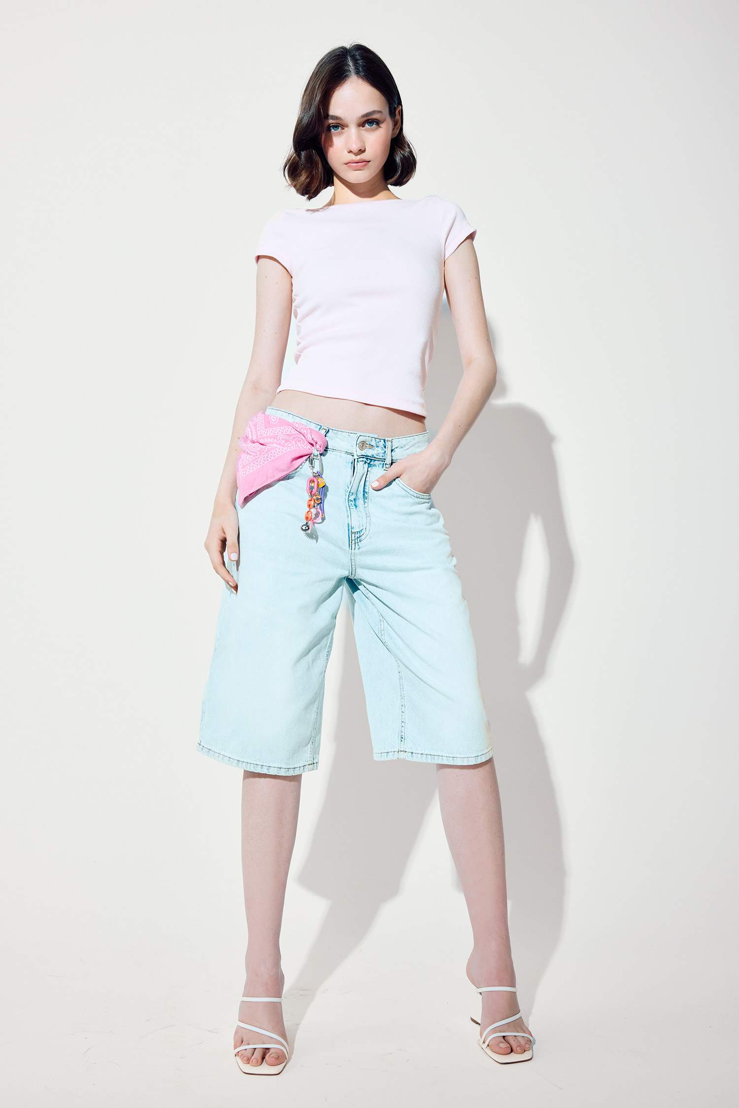 تيشيرت نص ردن سليم فيت مضلع وياخة عريضة