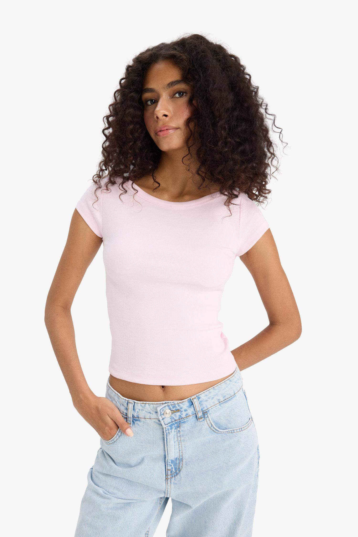 تيشيرت نص ردن سليم فيت مضلع وياخة عريضة