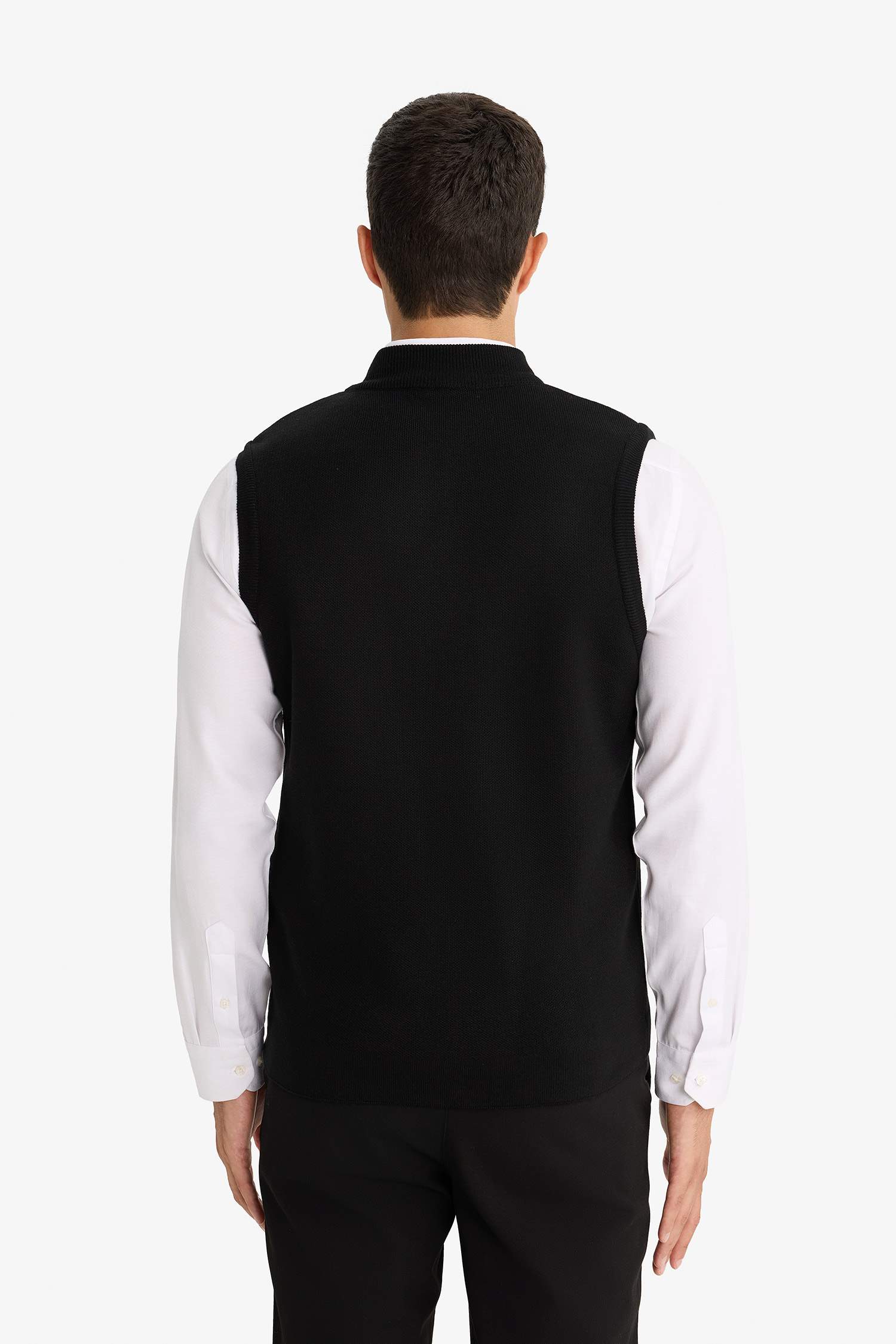 Standart Fit Dik Yaka Fermuarlı Triko Yelek