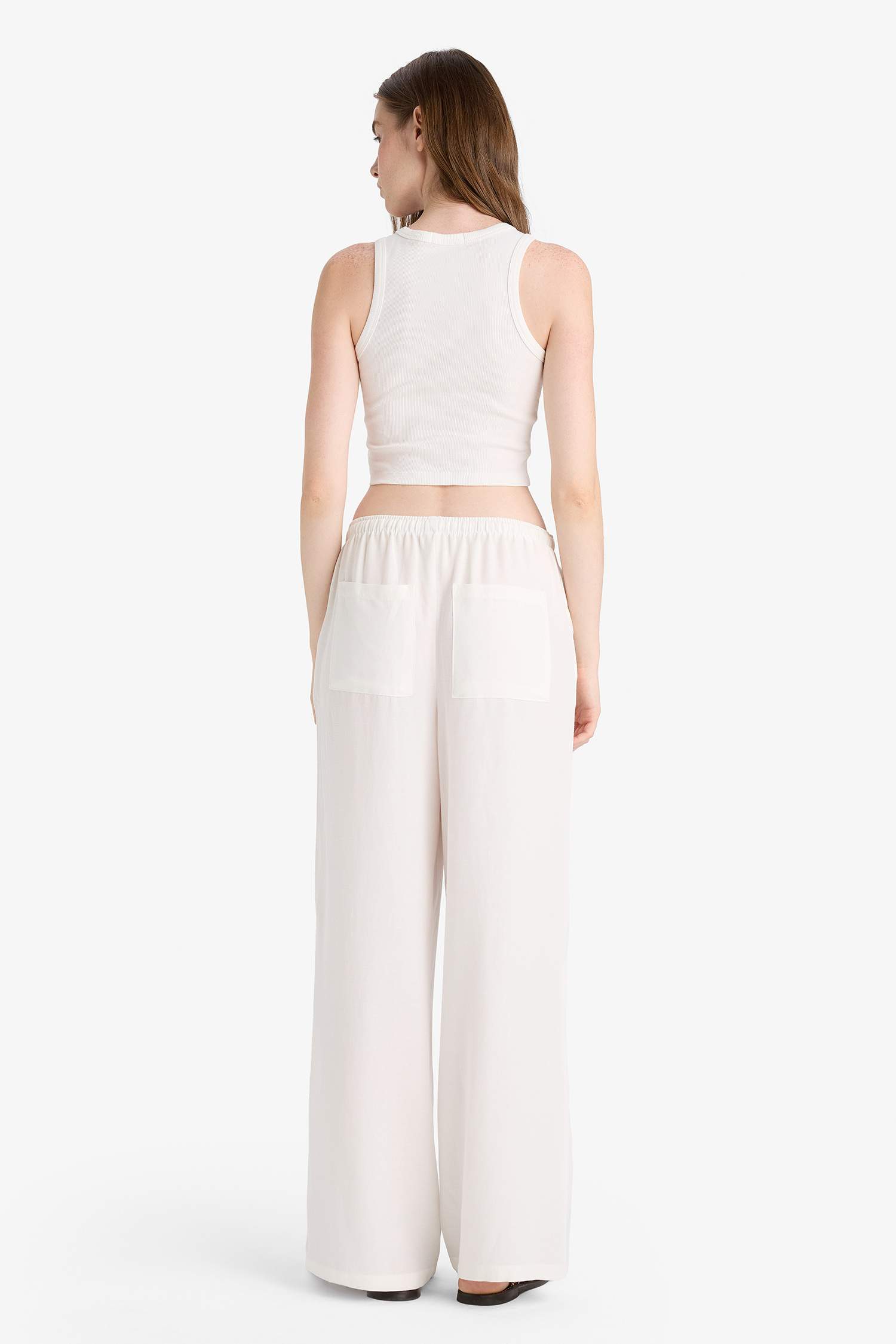 Широкие брюки с карманами, высокой талией и стандартной длиной из льняной смеси