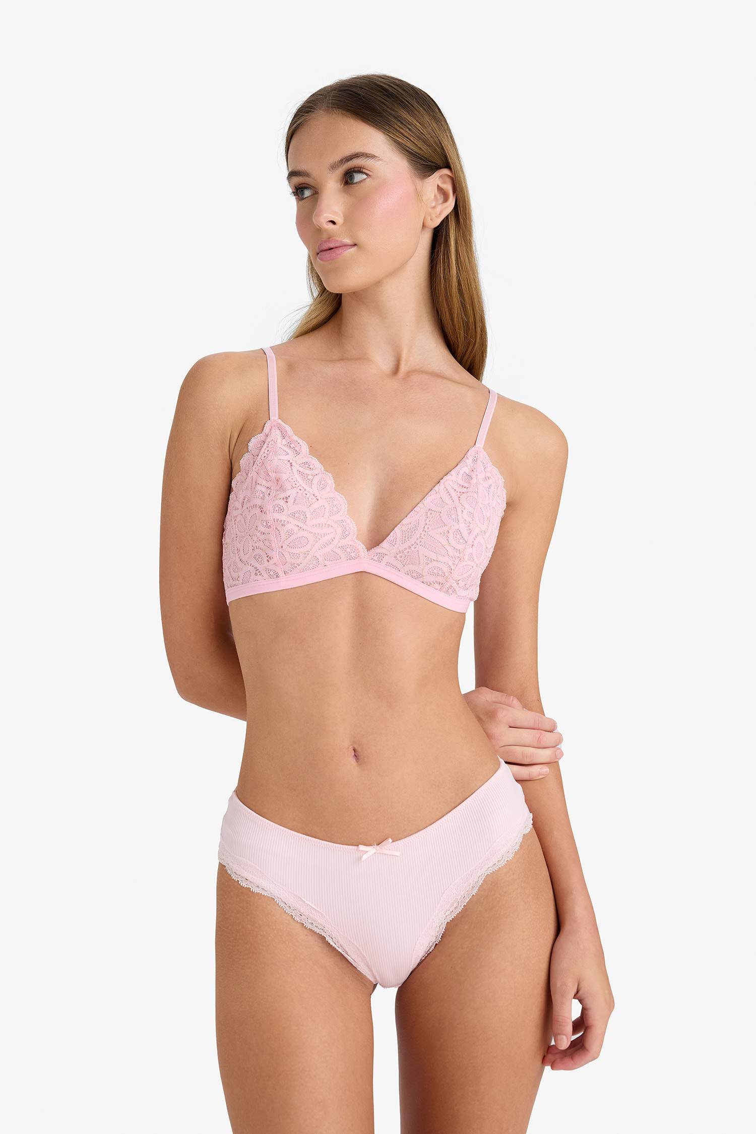 Dantelli Simli Dantel Kapsız Pedsiz Balensiz Triangle Bra-Fall in Love