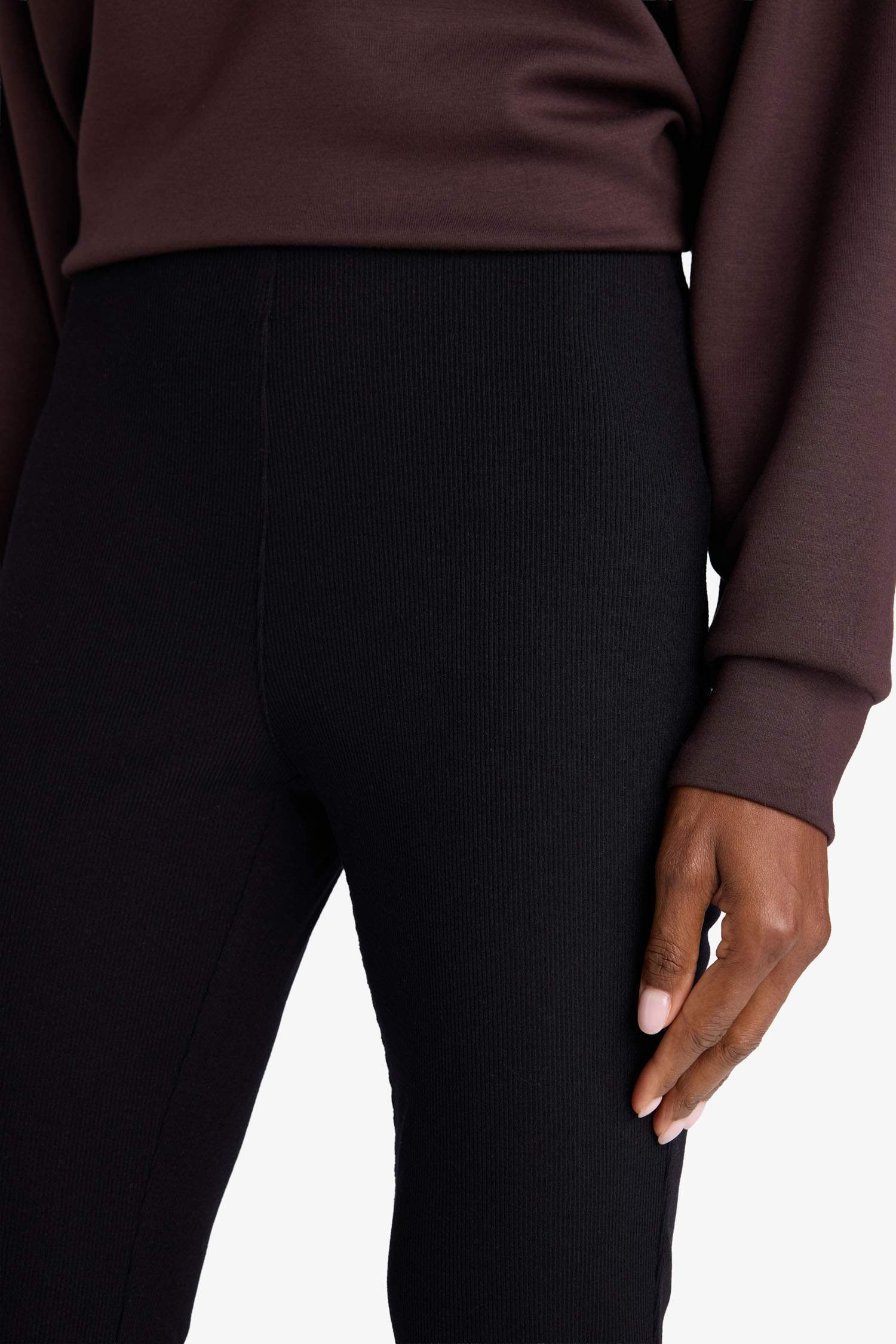 بنطلون رياضي فلير فيت مضلع برجل واسع وخصر عالي من DeFactoFit