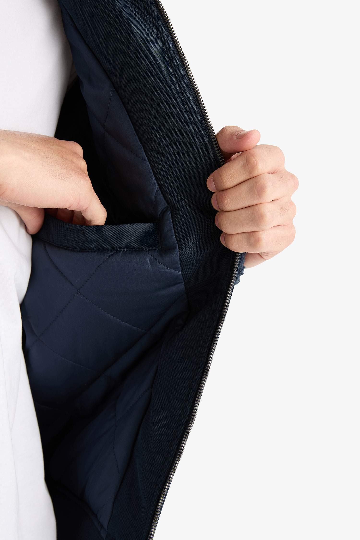 Regular Fit Triko Detaylı İç Cepli Pelüş Mont