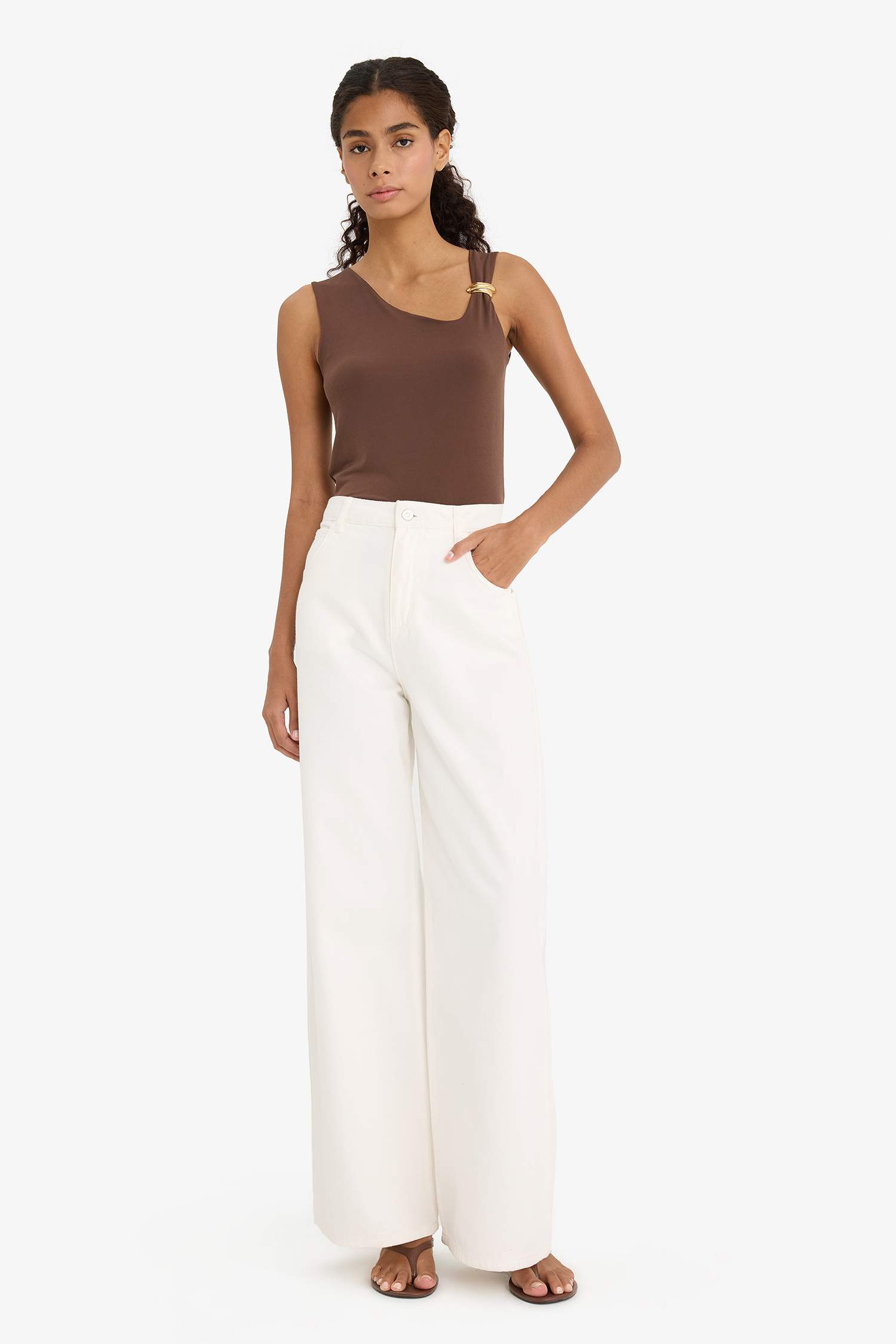 Slim Fit Dar Kesim Aksesuar Detaylı Tek Omuzlu Bluz