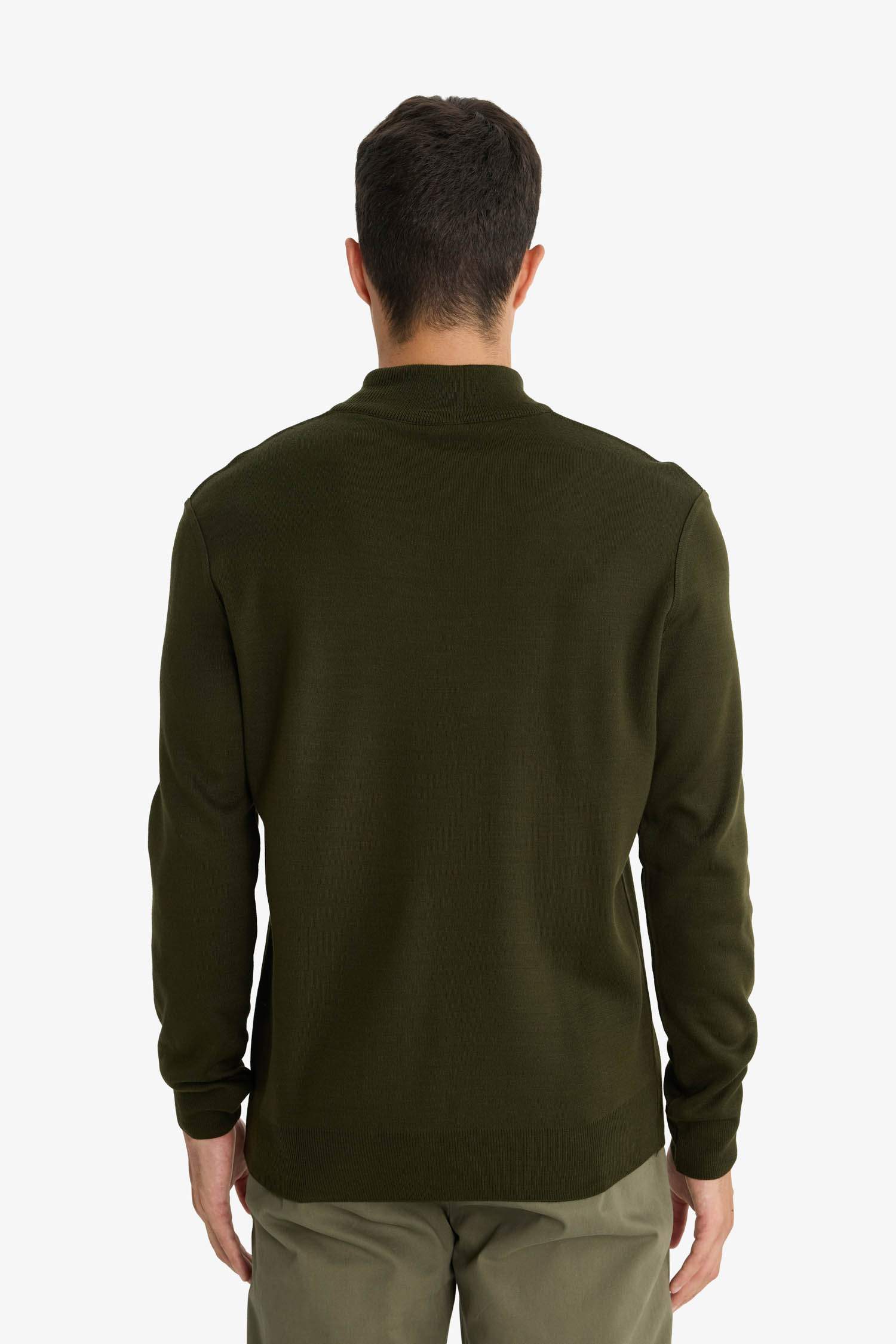 بلوفر تريكو قصة عادية بساق بسحاب