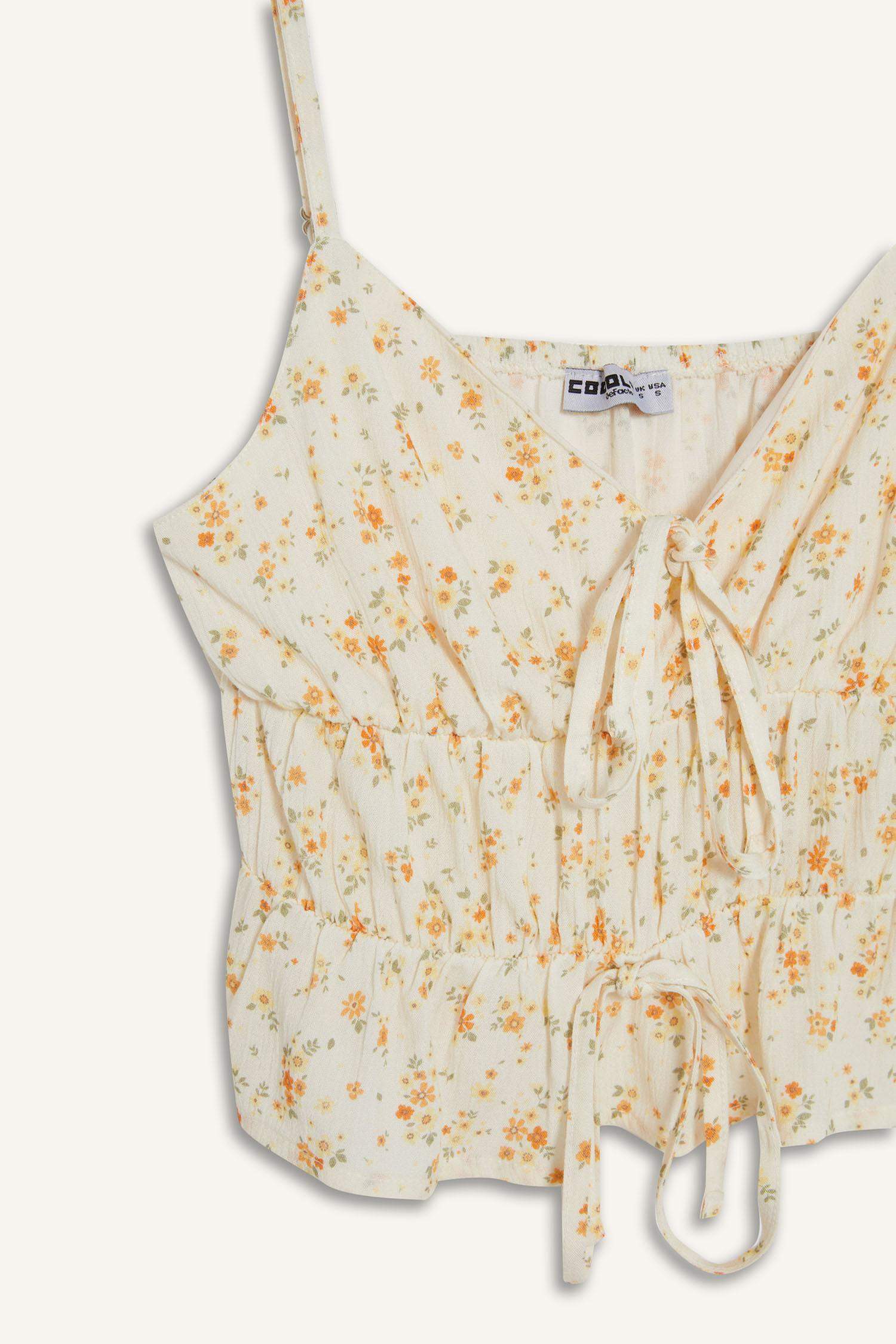 Цветочный топ на бретельках с завязками и текстурой, стандартного кроя