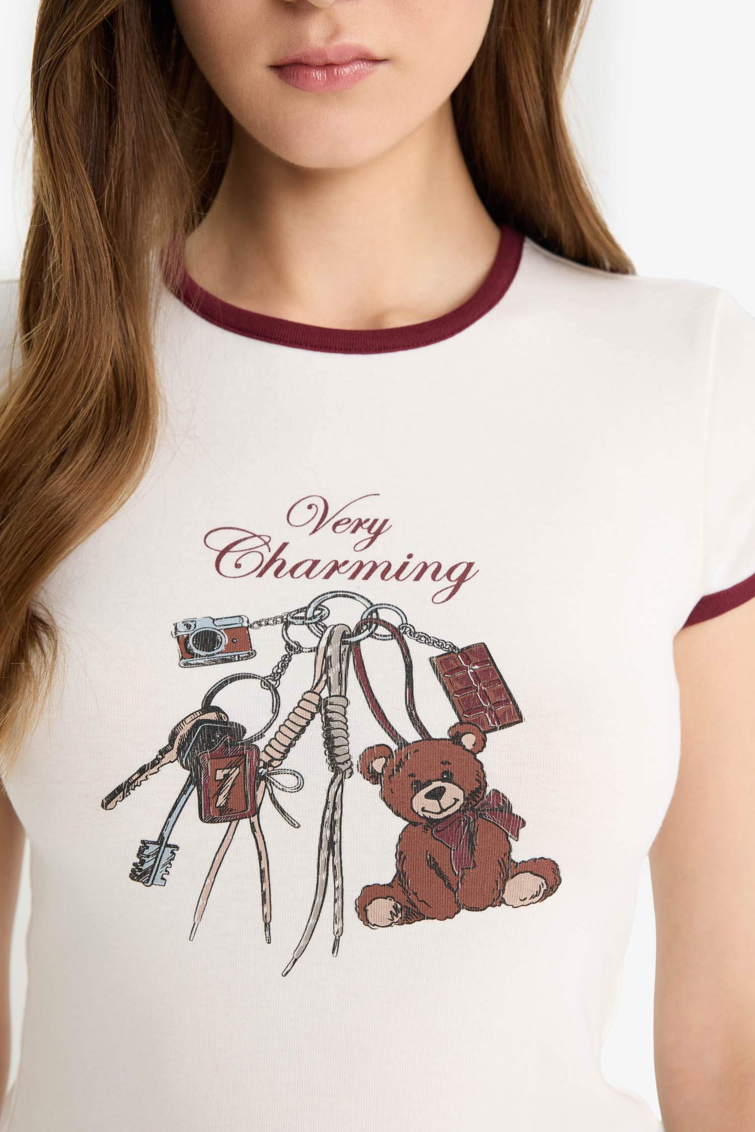 تيشيرت نص ردن مضلع مطبوع بياخة مستديرة