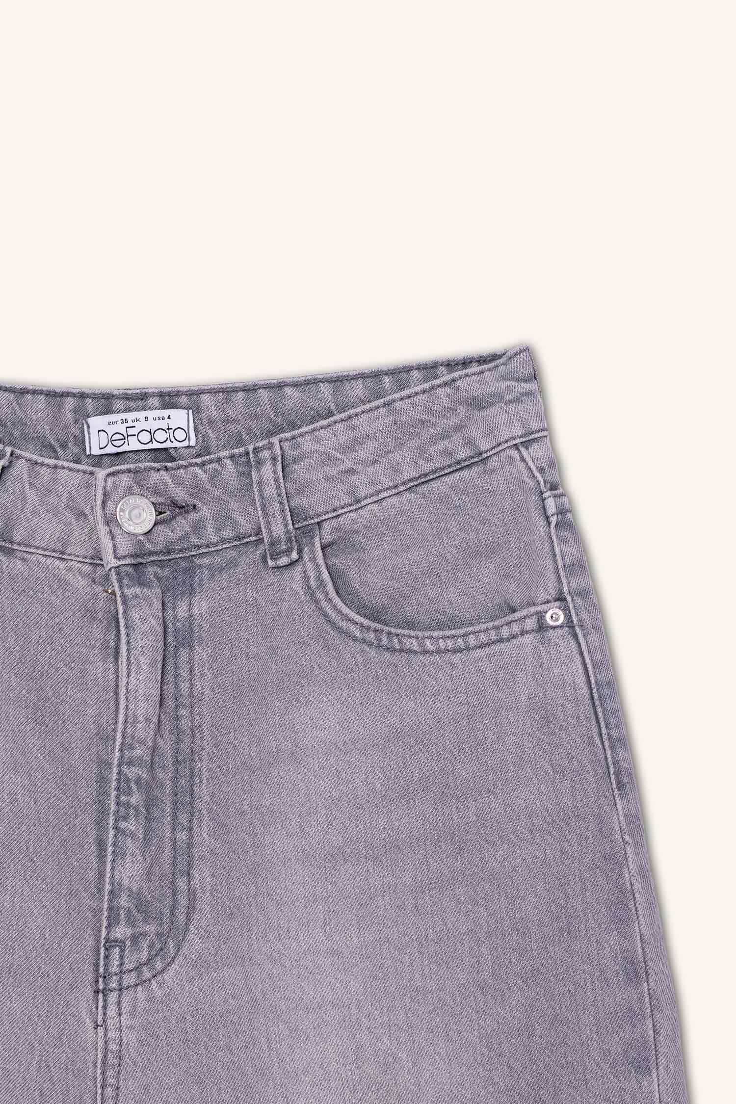 بنطرون جينز وايد ليج برجل عادي