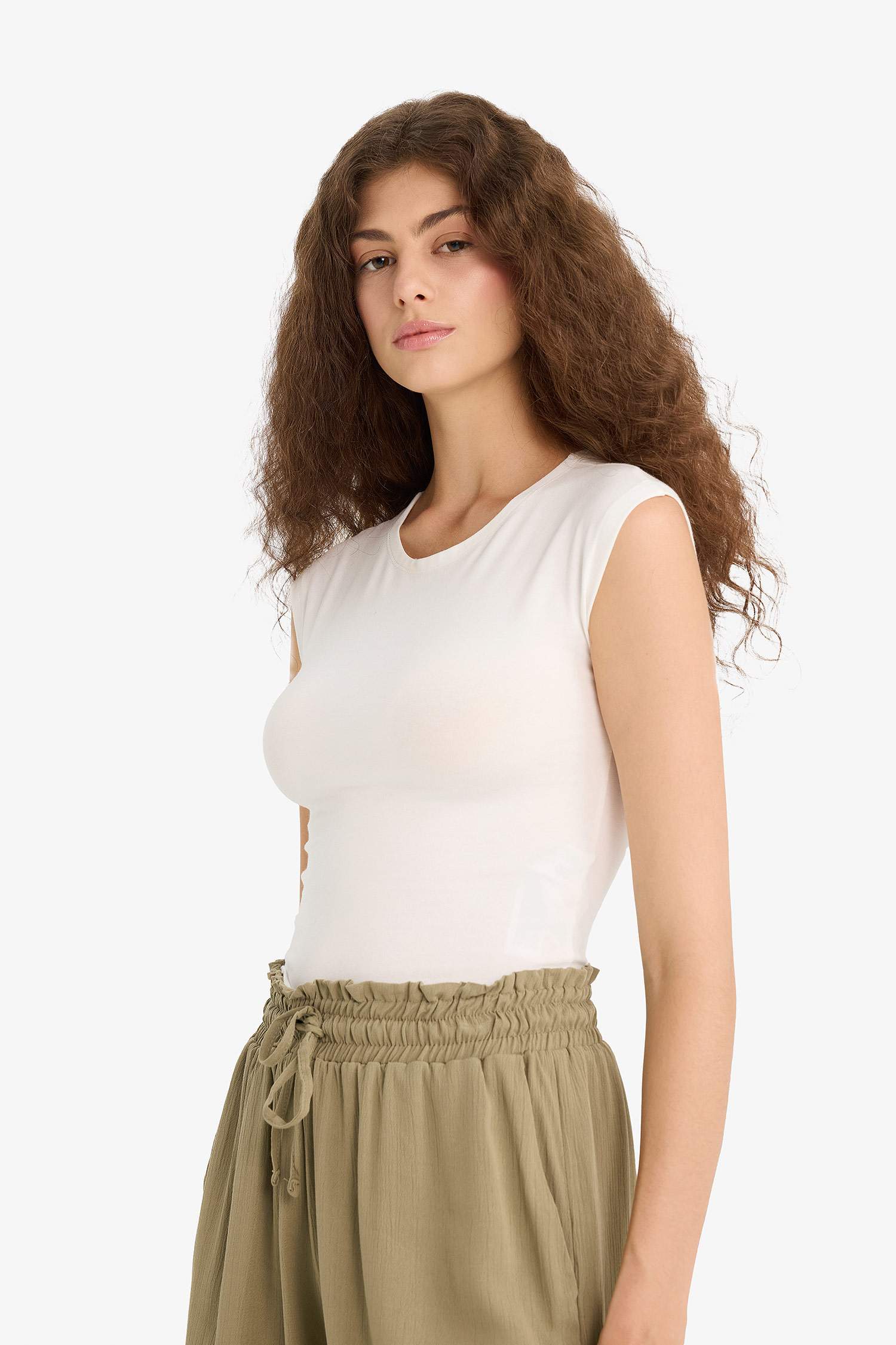 Fitted Round Neck Basic White T-Shirt