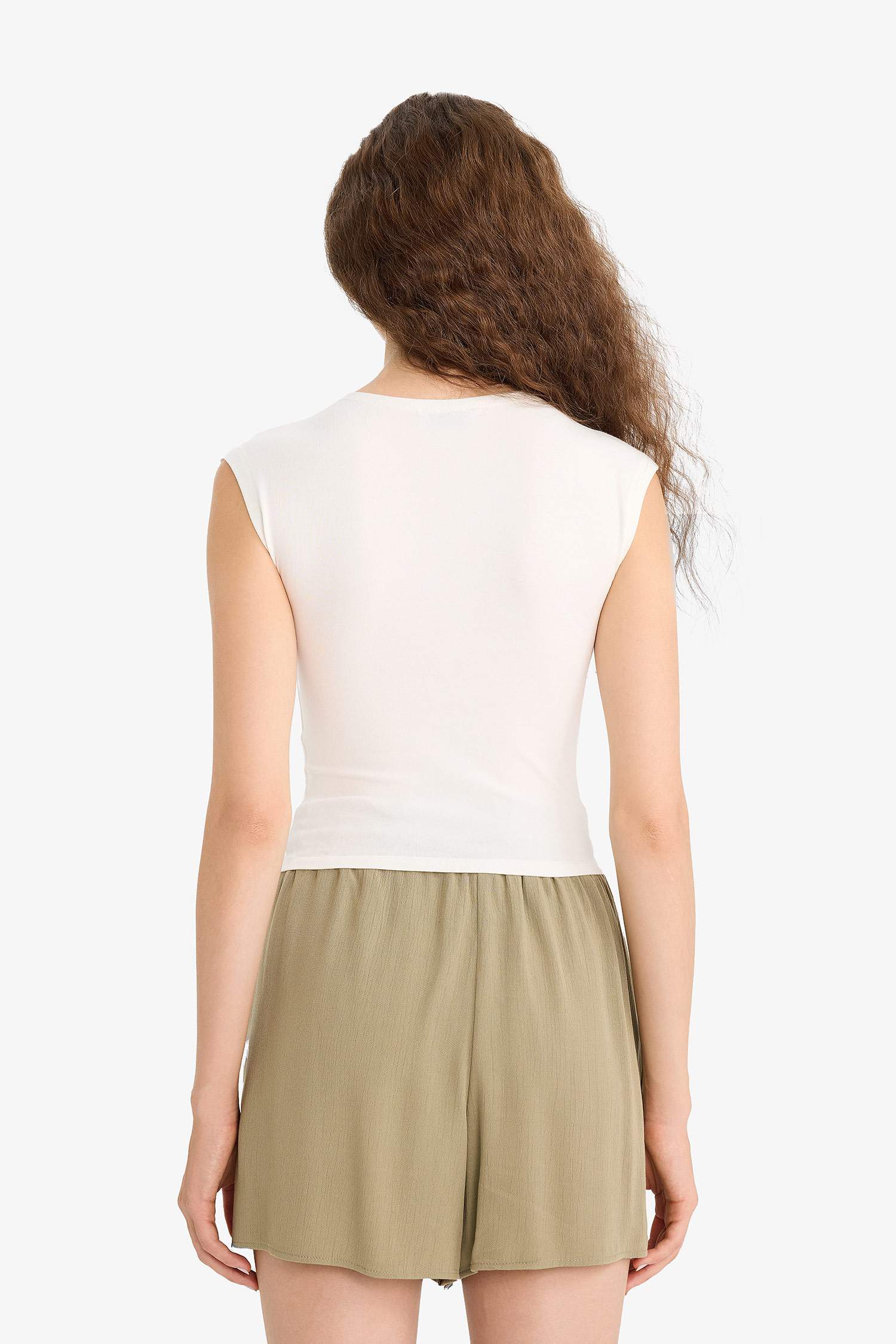 Fitted Round Neck Basic White T-Shirt