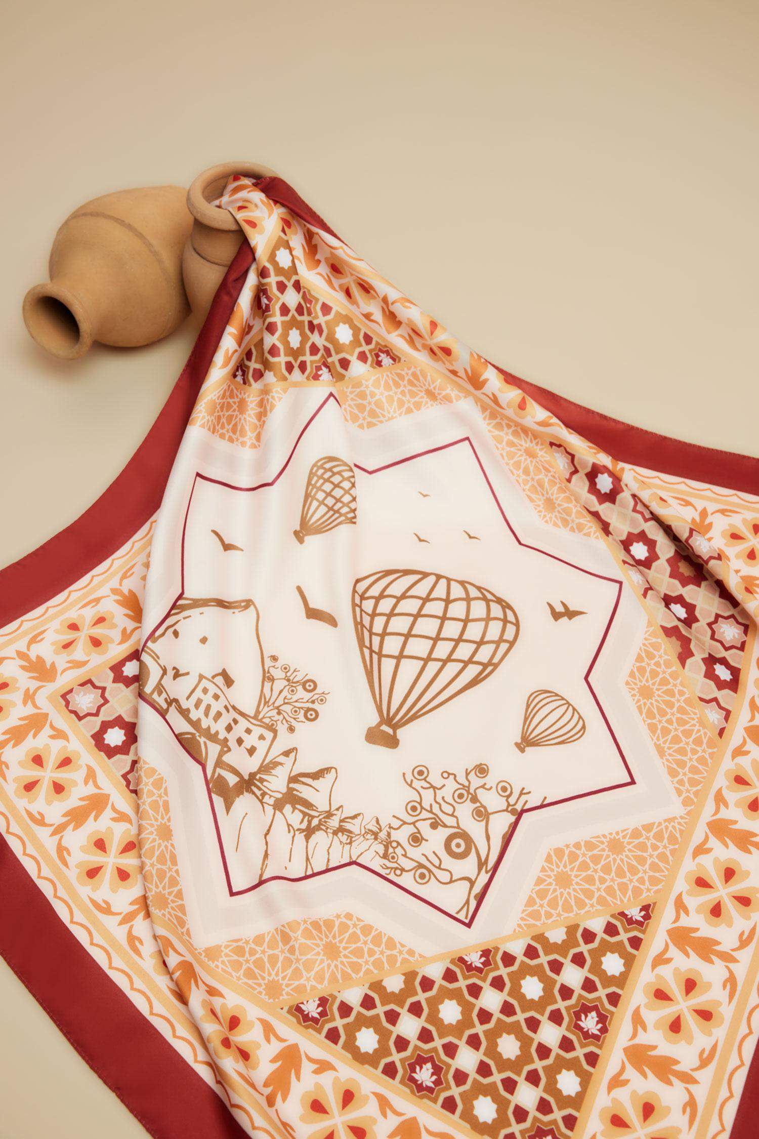 Kadın Kapadokya Temalı Fular