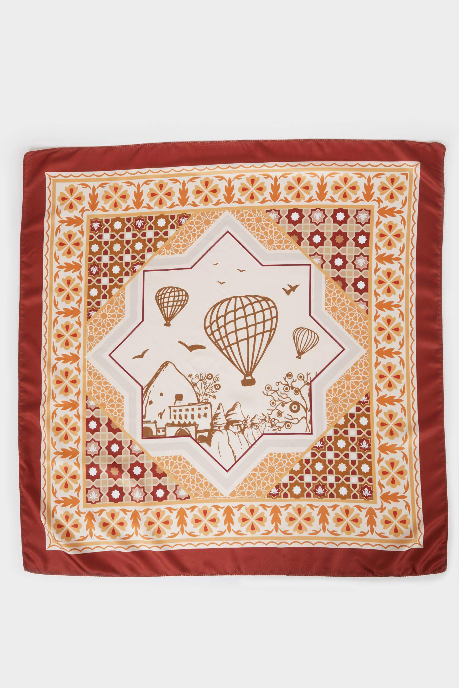 Kadın Kapadokya Temalı Fular