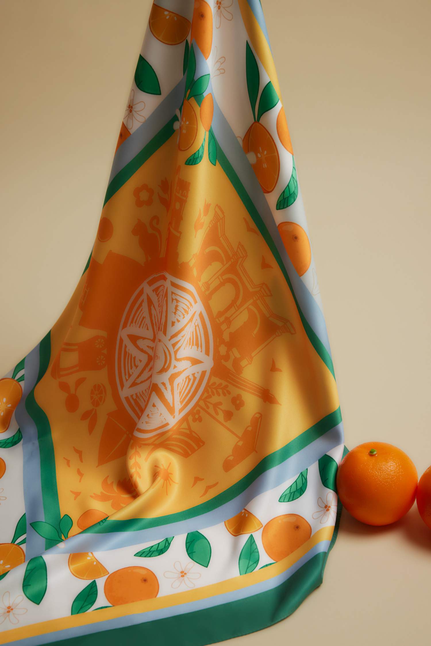 Kadın Antalya Temalı Fular