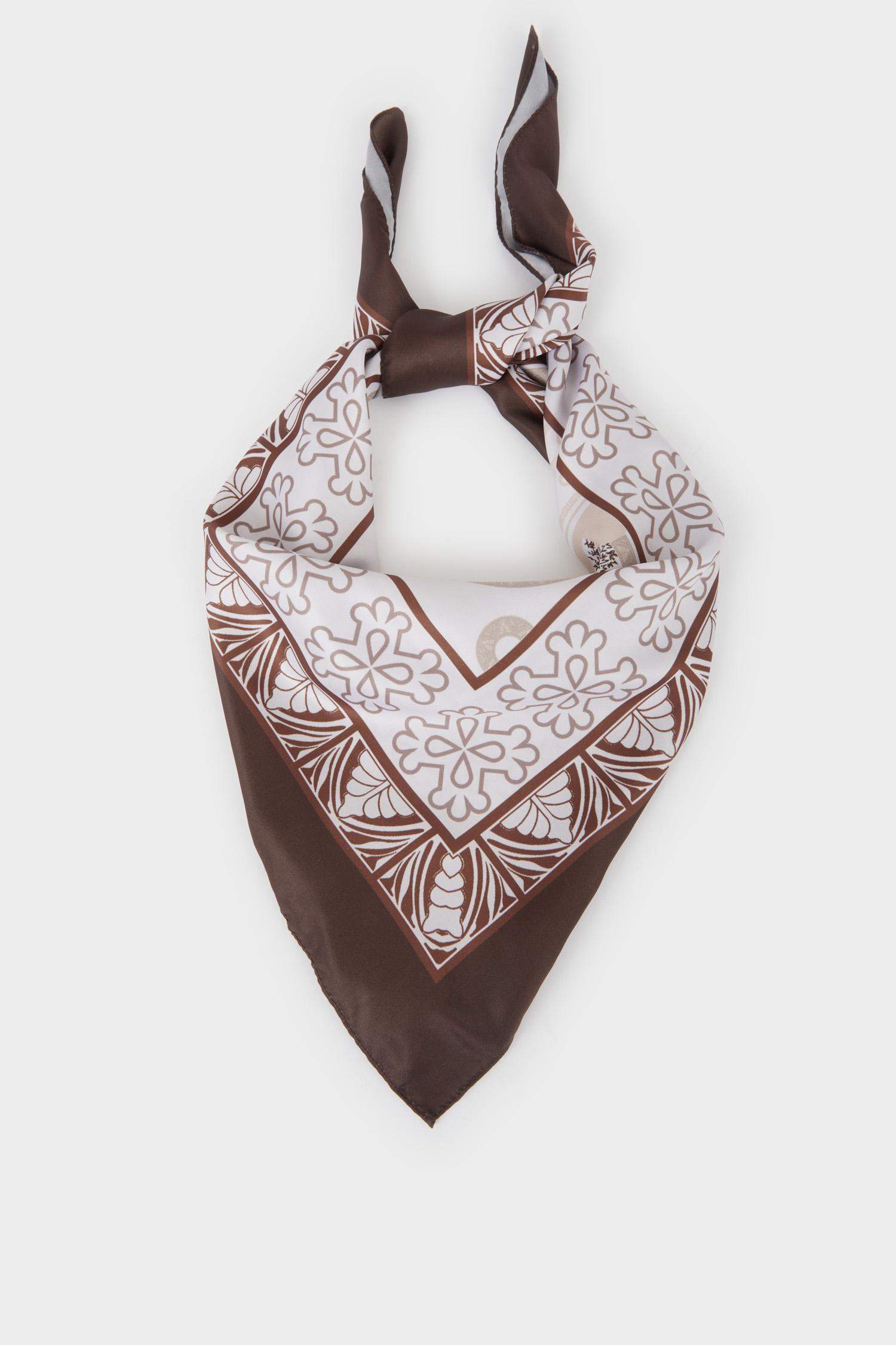 Kadın Mardin Temalı Fular