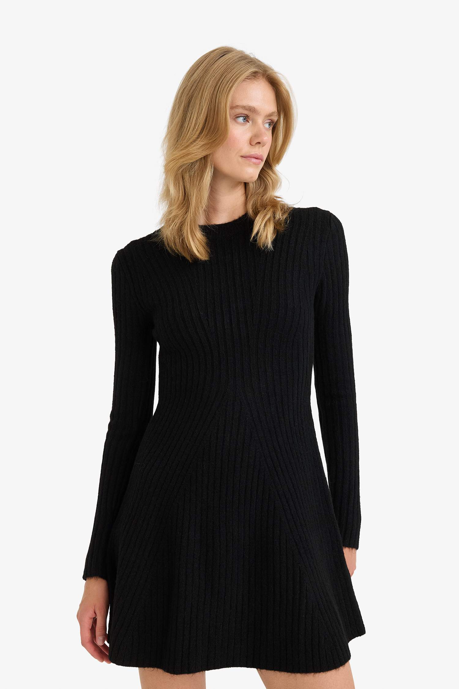 Robe longue en maille à col rond et manches longues Coupe trapèze