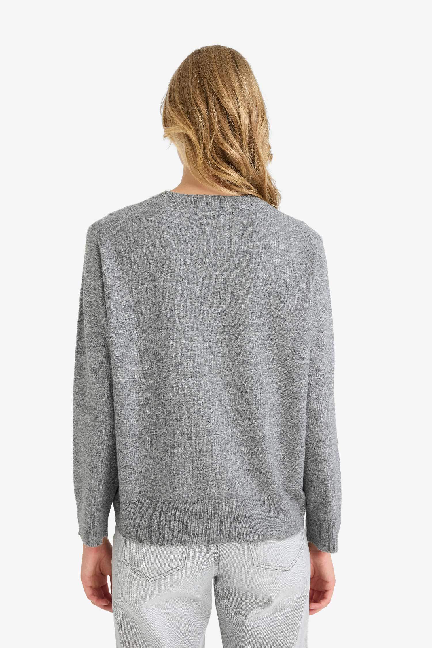 بلوز تريكو اوفر سايز بياخة مستديرة