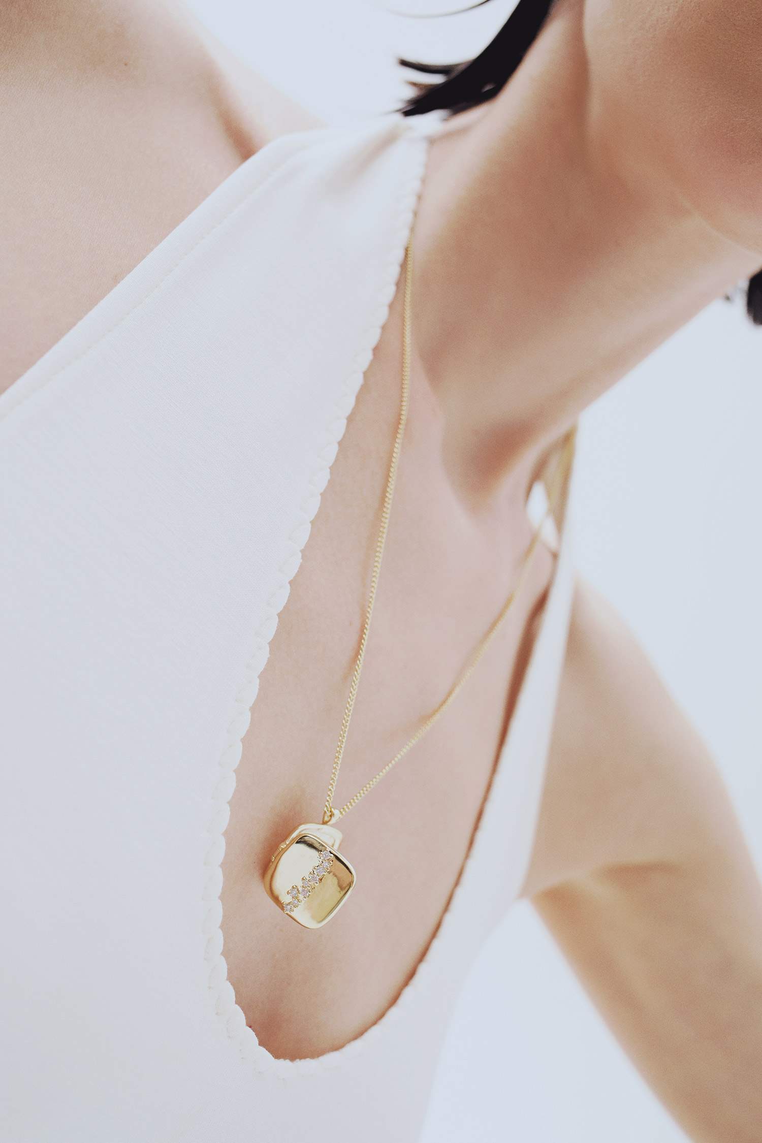 Reis x DeFacto 14 Ayar Altın Kaplama Queen Luna Kadın Kare Fotoğraf Çerçeveli Gold Kolye