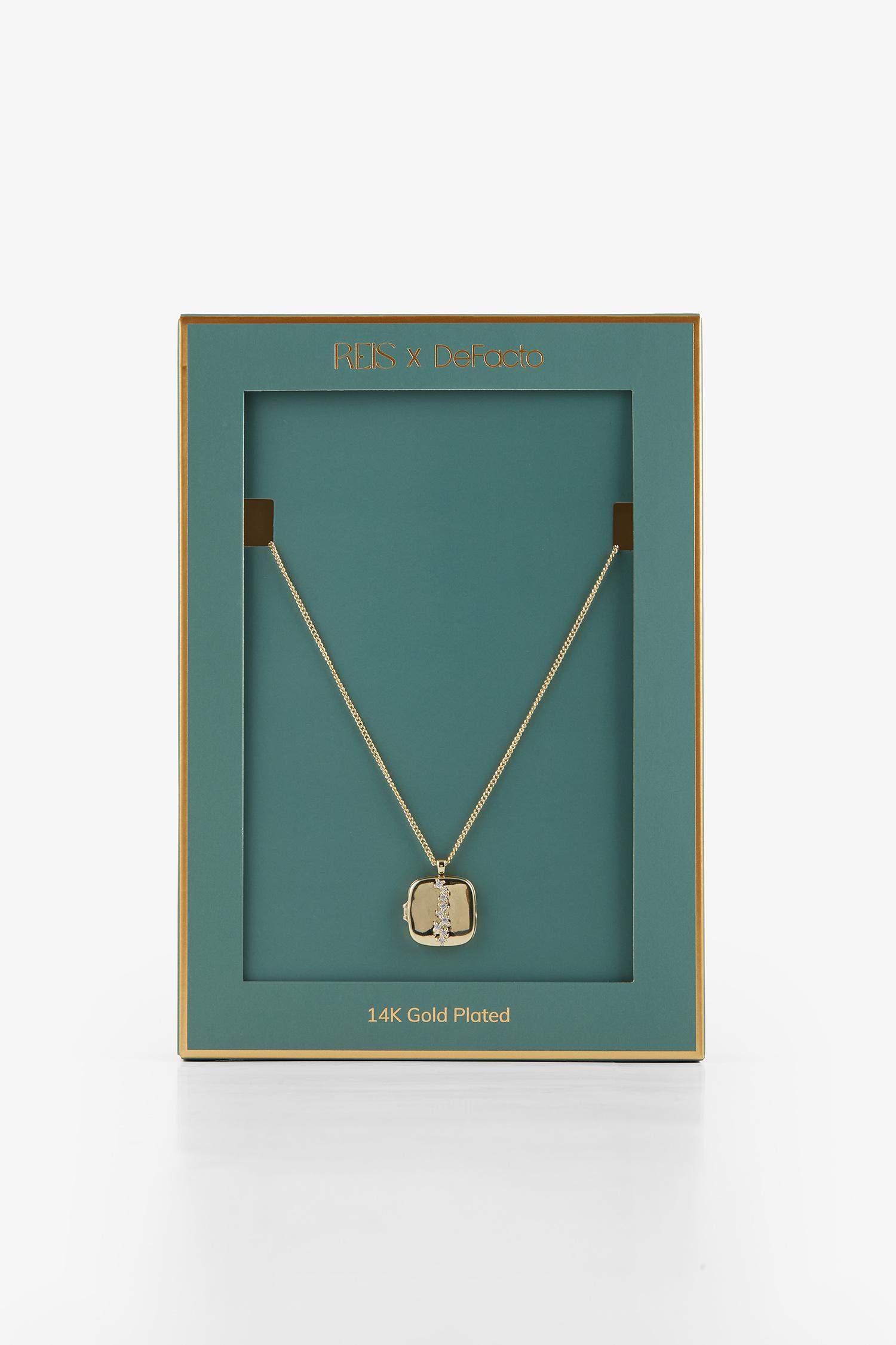 Reis x DeFacto 14 Ayar Altın Kaplama Queen Luna Kadın Kare Fotoğraf Çerçeveli Gold Kolye