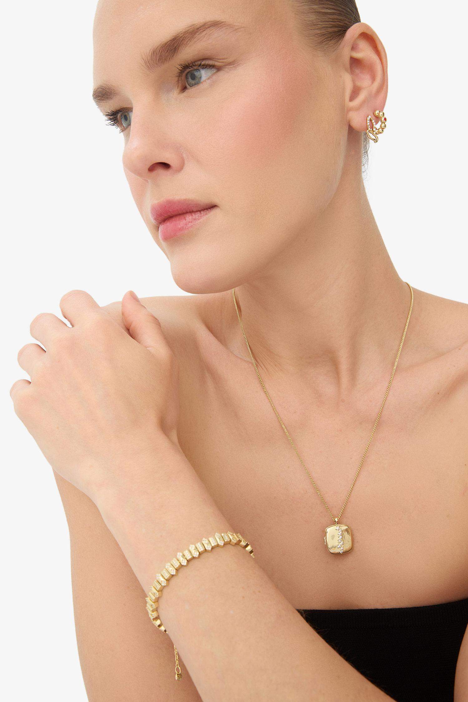 Reis x DeFacto 14 Ayar Altın Kaplama Queen Luna Kadın Kare Fotoğraf Çerçeveli Gold Kolye