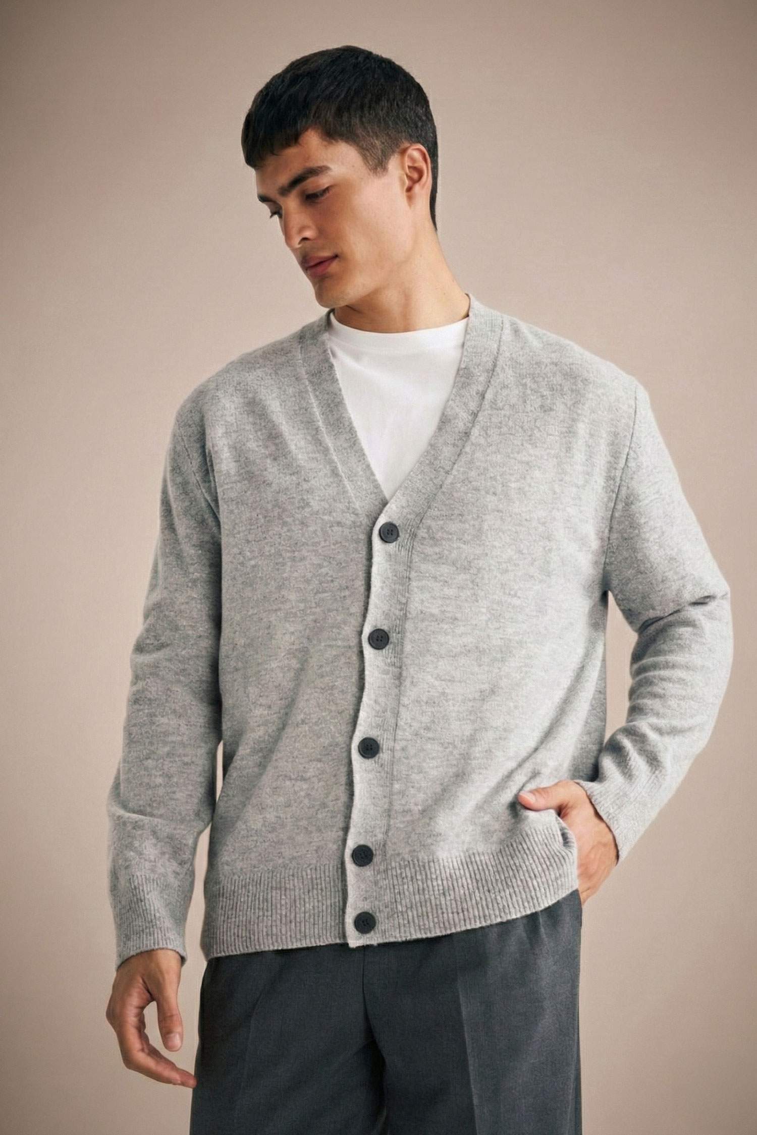 جاكيت تريكو قصة مريحة بياقة V