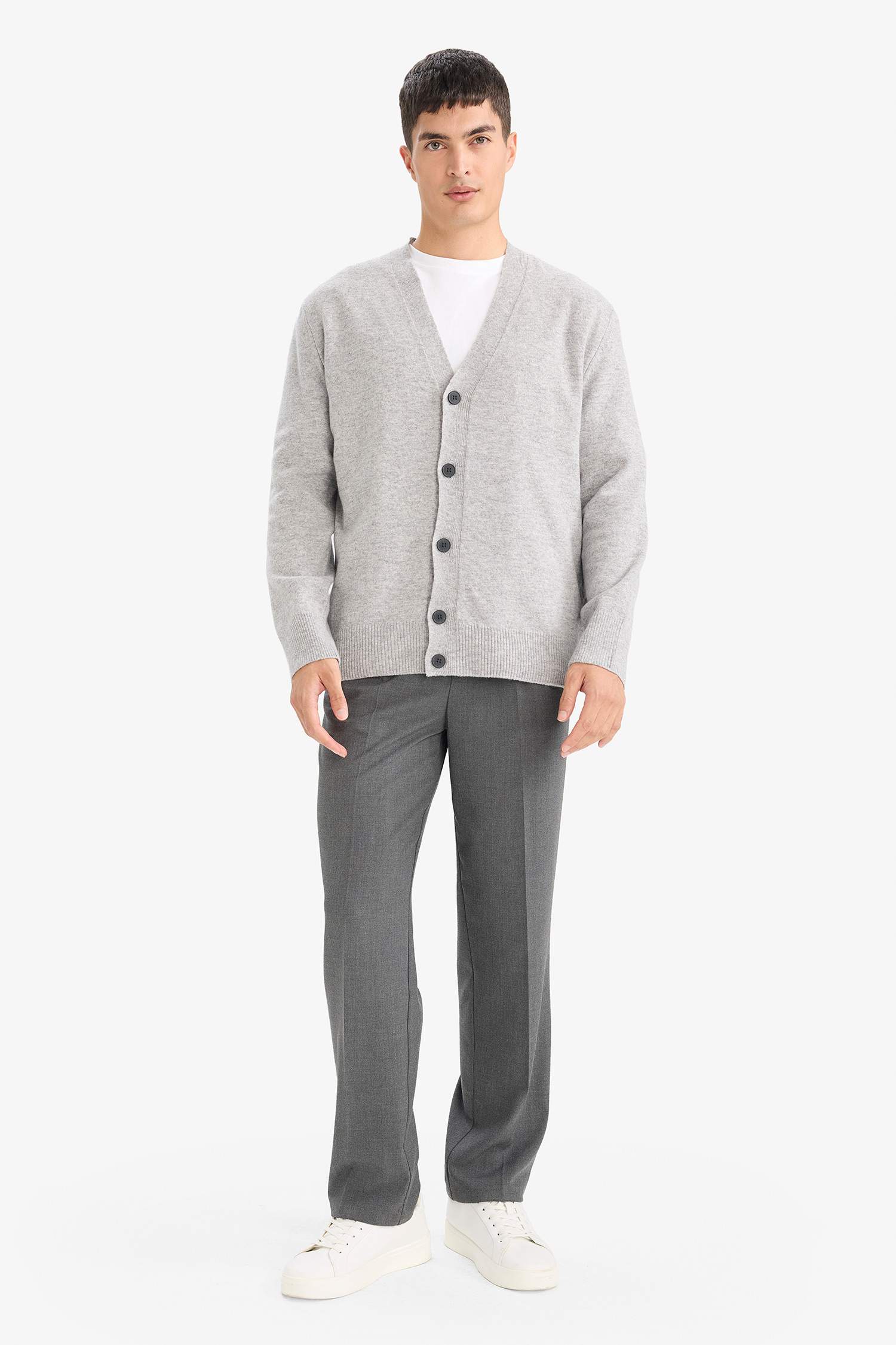 %100 Yün Relax Fit V Yaka Düğmeli Hırka