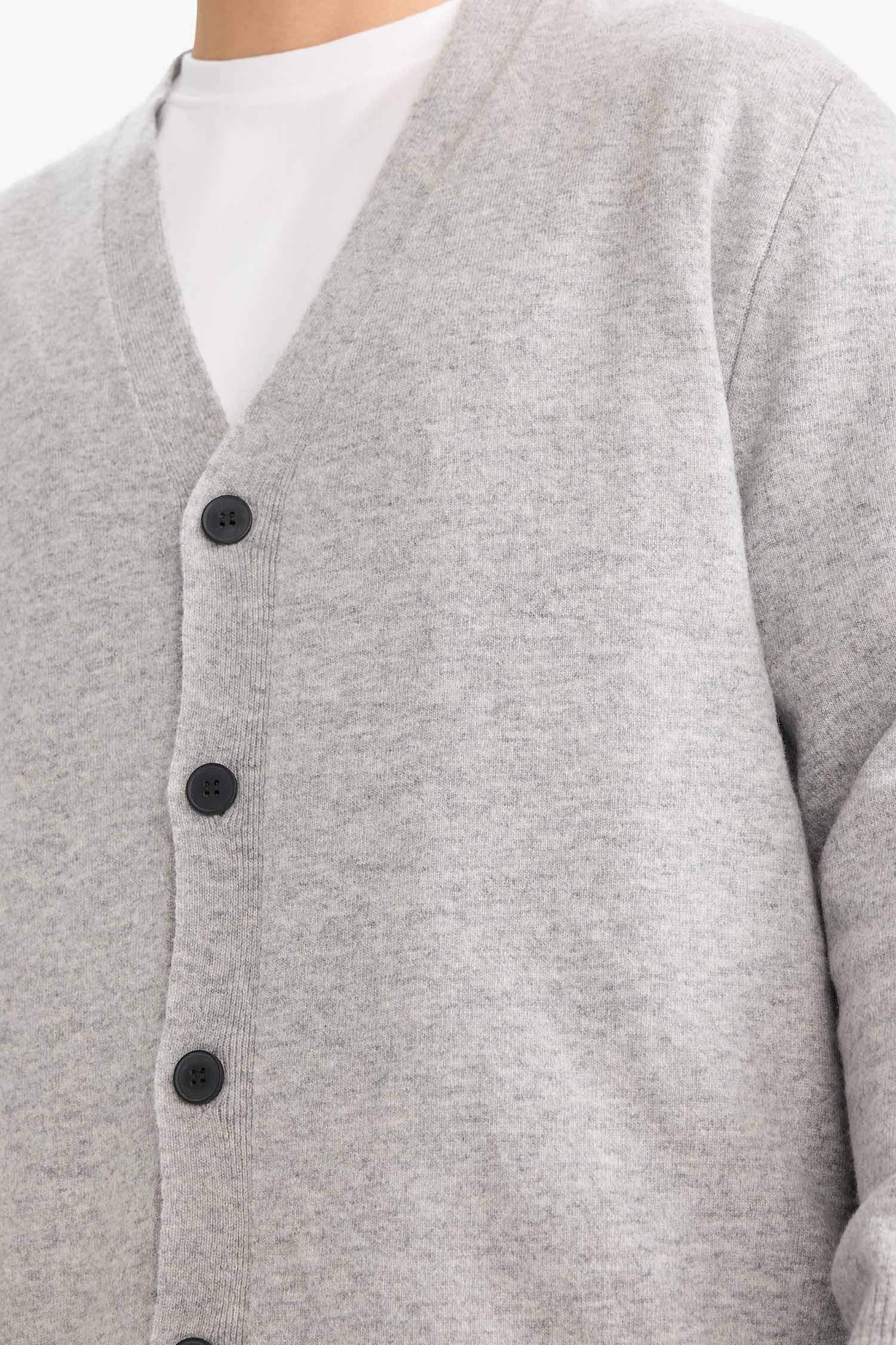 100% Wool Relax Fit V-Neck Buttoned Cardigan