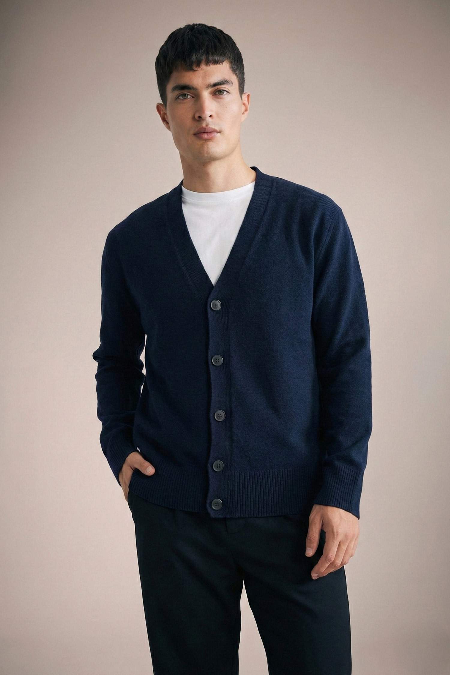 جاكيت تريكو قصة مريحة بياقة V