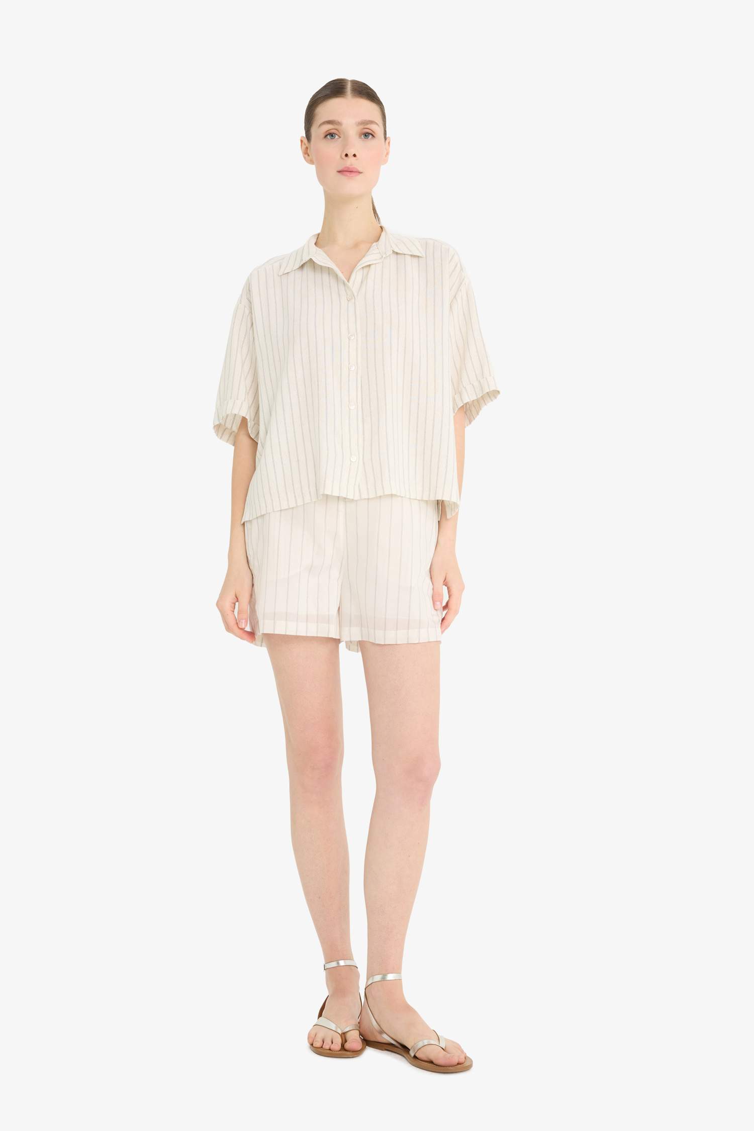 قميص مخطط نص ردن قصة فضفاضة من مزيج الكتان