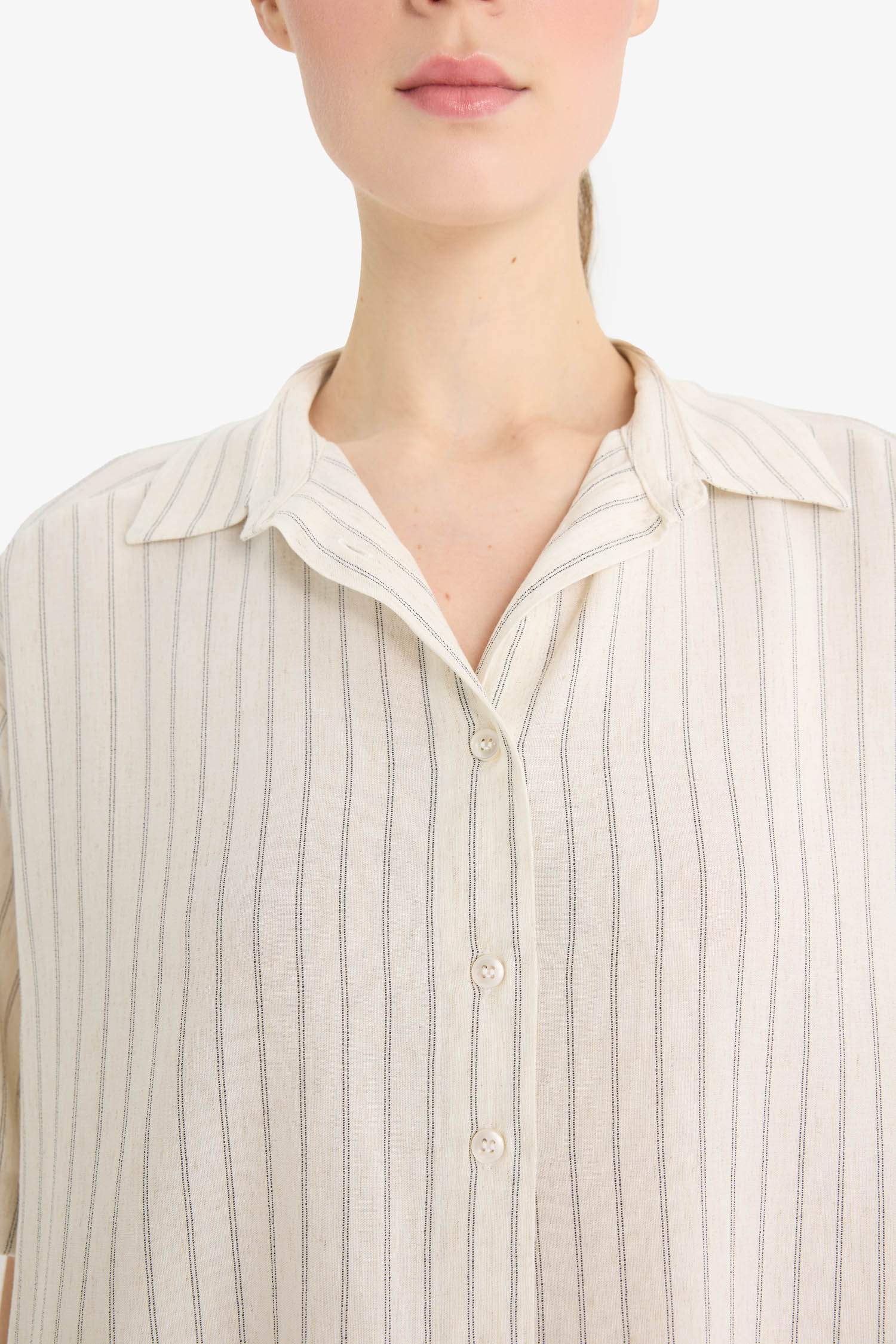 قميص مخطط نص ردن قصة فضفاضة من مزيج الكتان