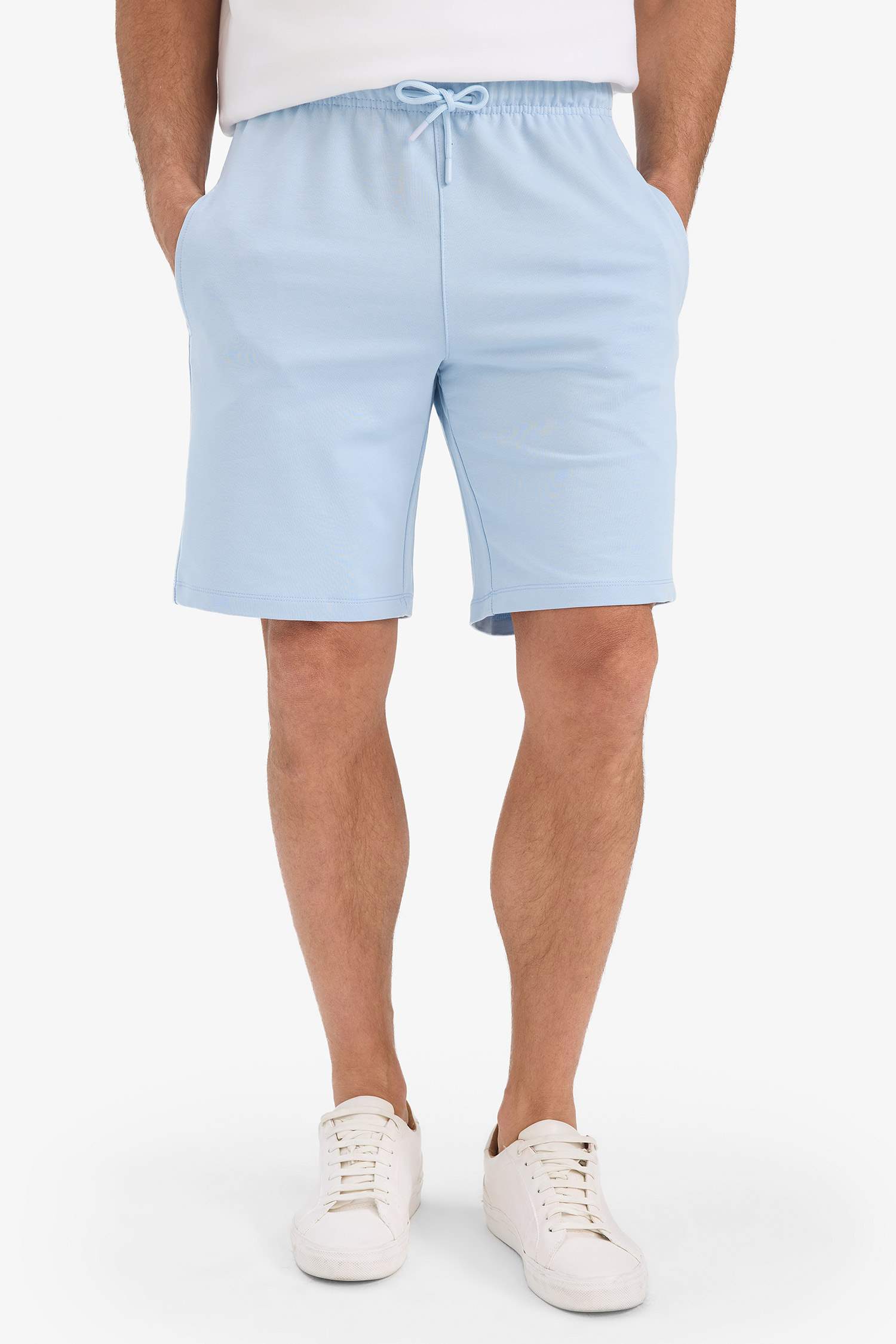 شورت عادي بجيوب و حزام