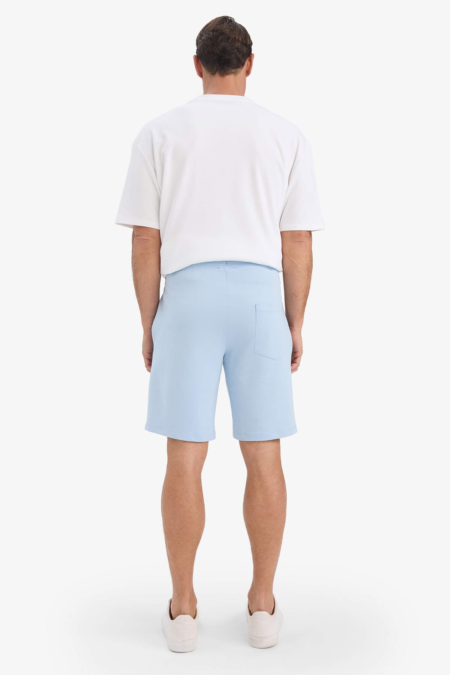 شورت عادي بجيوب و حزام