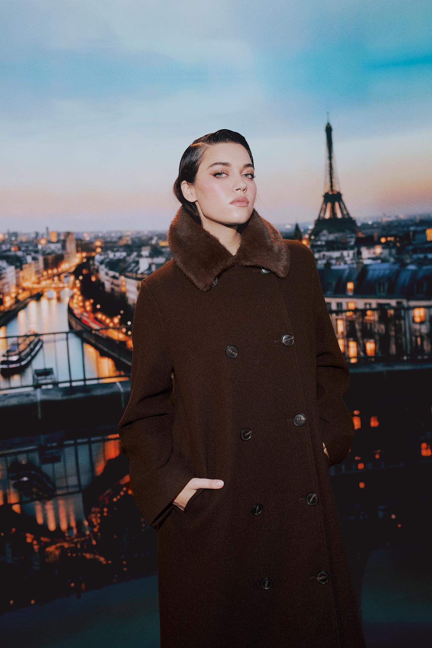 Afra x DeFacto Çıkarılabilir Suni Kürk Yaka Regular Fit Düğmeli Cepli Uzun Kaşe Kaban