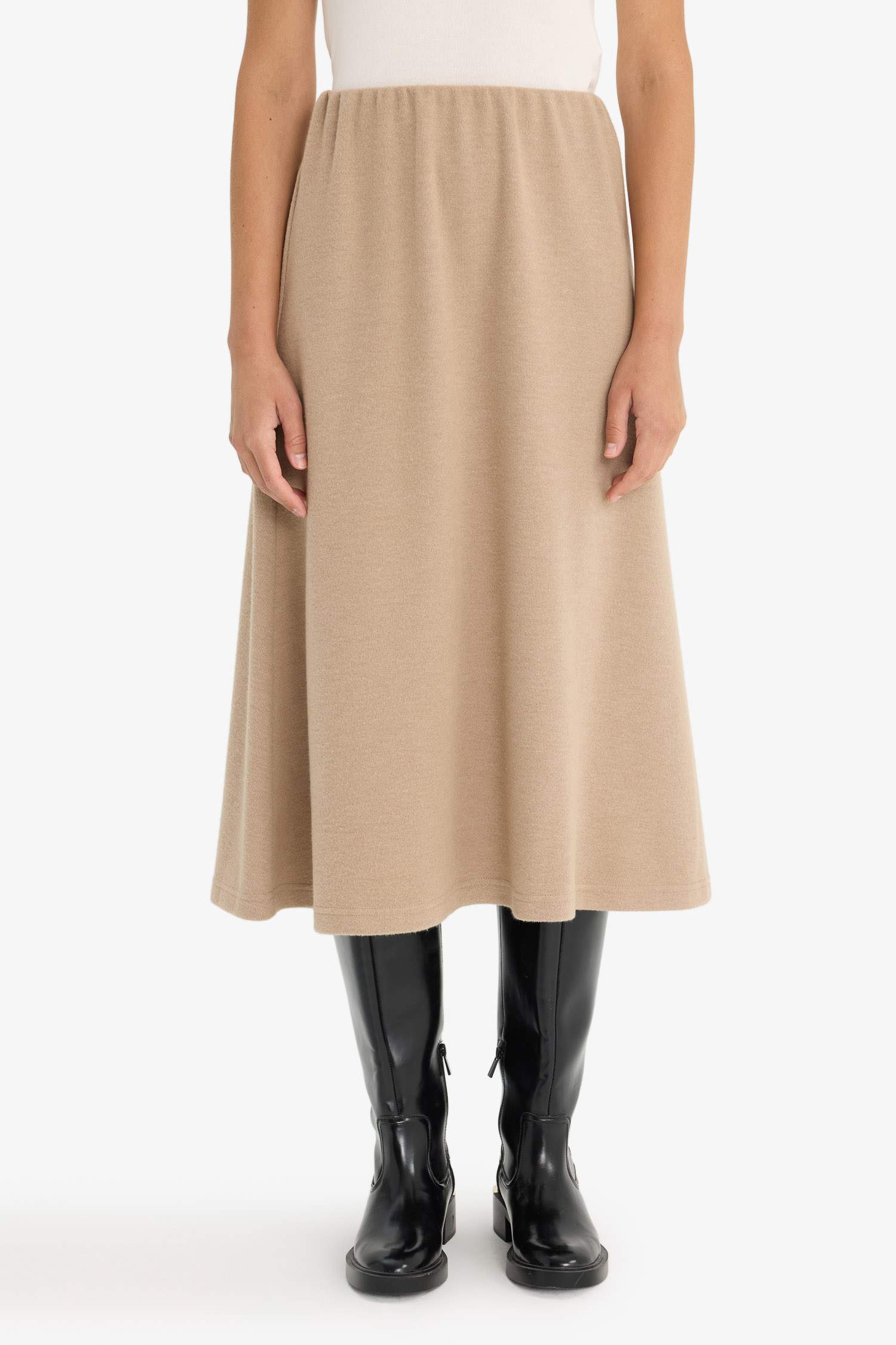 Юбка средней длины с рибаной на нормальной посадке