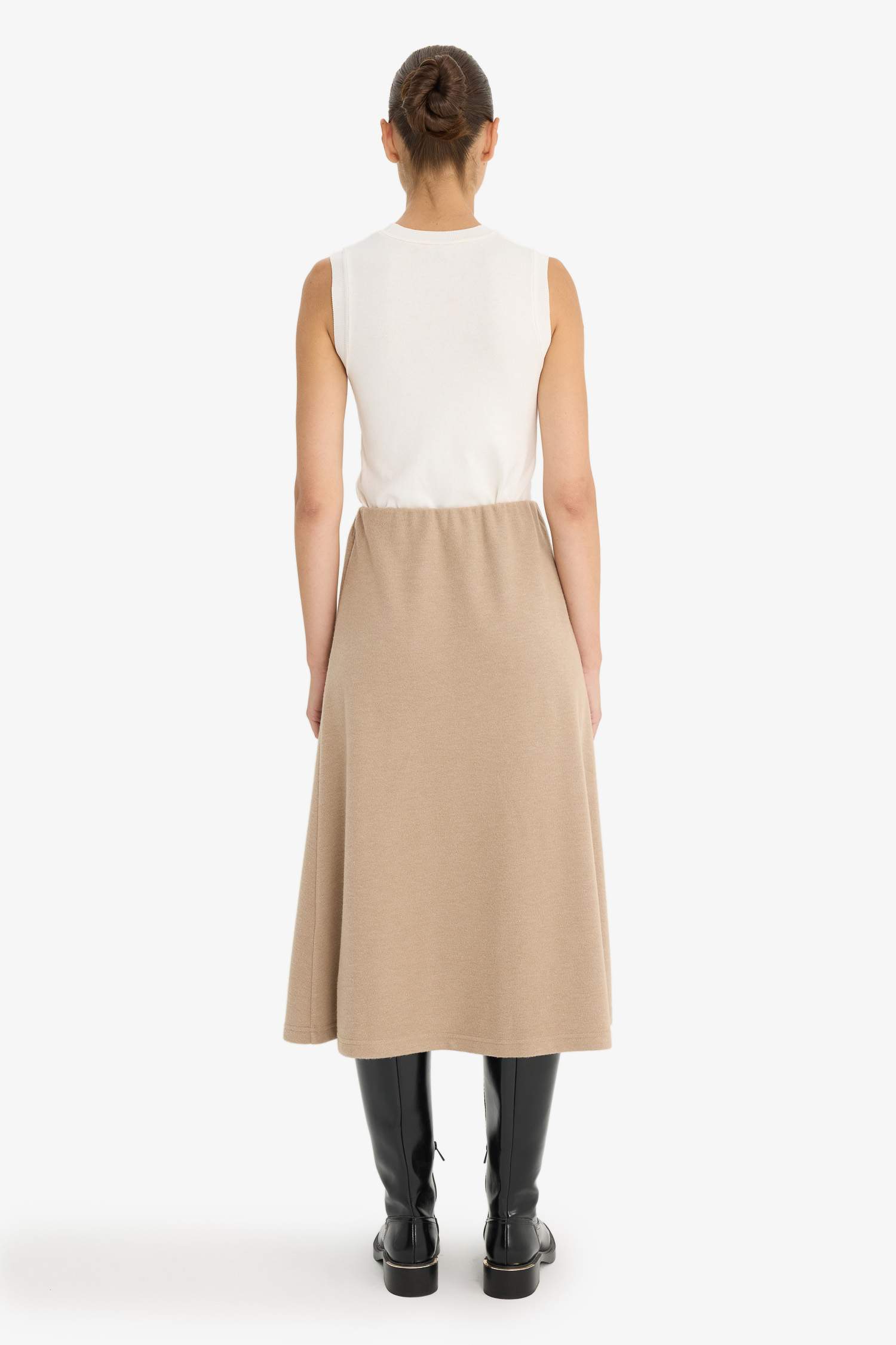 Юбка средней длины с рибаной на нормальной посадке