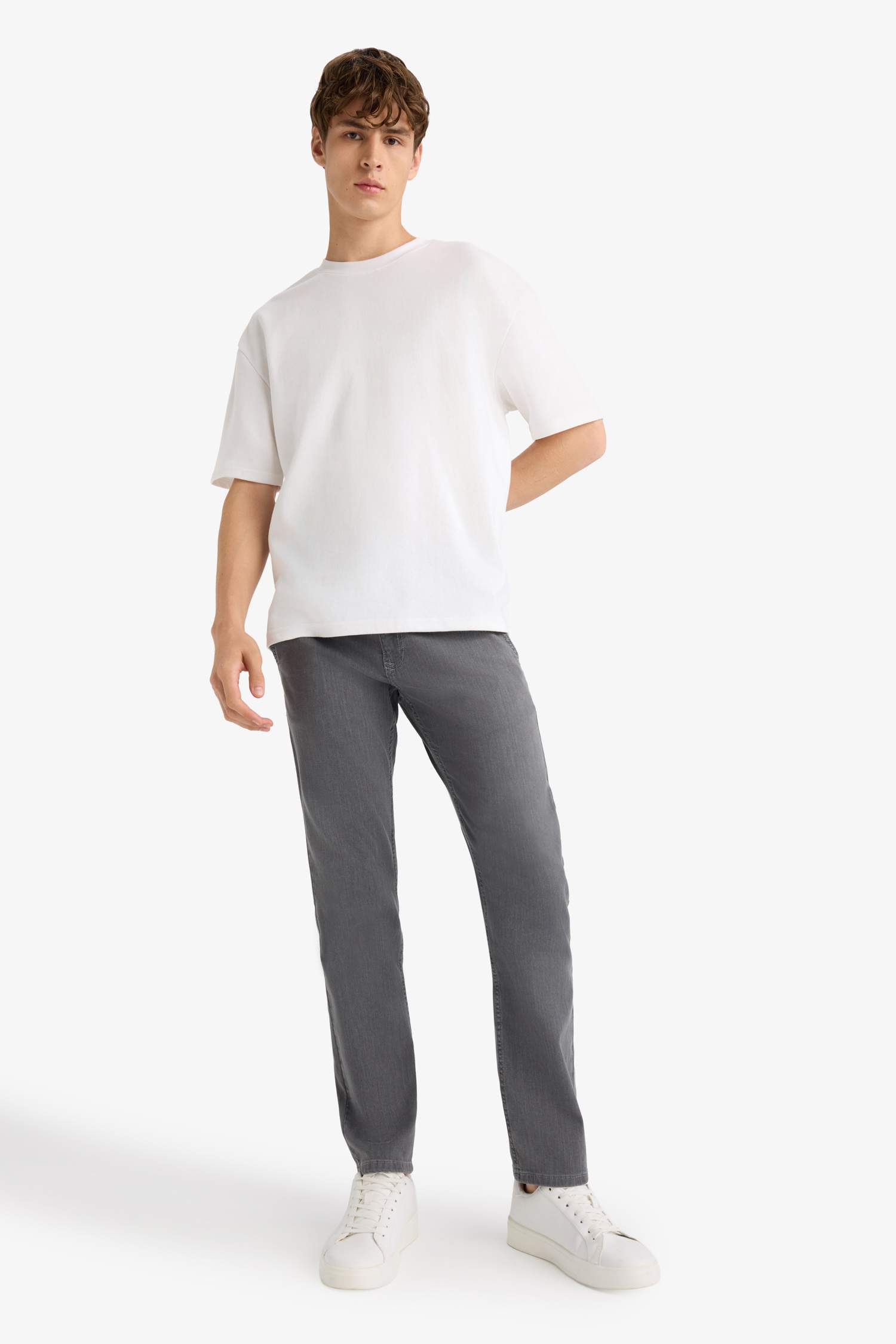 سروال جينز سيرجيو قصة عادية برجل عادي